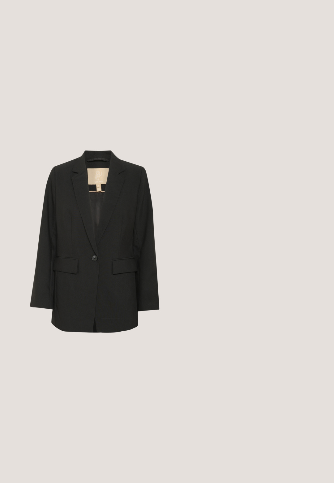 Sort blazer med et struktureret design, enkelt knaplukning, to forlommer og en glat tekstur. Har snitkraver og en delvist foret inderside.; Sort tekstureret sweatshirt med bred halsudskæring, lange ærmer og justerbare snore ved manchetterne. Blødt stof, minimalistisk design.; Sort og hvidt vandret stribet kortærmet skjorte med rund hals og lille orange tekst på venstre brystområde.; Marks & Spencer IVY SKINNY JEANS - Jeans Skinny Fit - light indigo; Sort hæl sandal med tre brede stropper, en spændeaccent på ankelstropperne og en blokhæl. Lavet af glat læder.; Sort skuldertaske i læder med en buet form, sølvfarvet hardware, aftagelig rem og nøglevedhæng. Glat tekstur og lynlåslukning.
