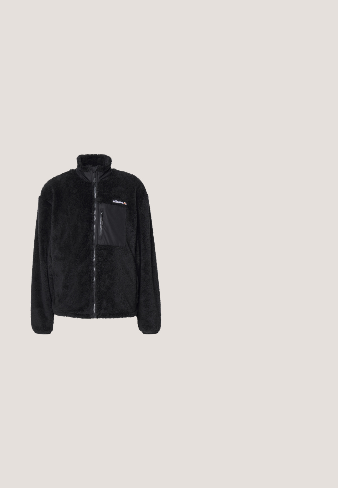Ellesse CERVACOL - Forro polar - black; Suéter de punto de manga larga en verde oliva con pequeño emblema de la bandera noruega en el lado izquierdo del pecho, puños y dobladillo acanalados.; Camiseta negra de manga corta con un gráfico blanco de estilo cómic de dos hombres, uno tocando la cabeza del otro con un bocadillo de diálogo.; Bañador a cuadros en blanco y negro con cintura elástica, cordón y bolsillos laterales, fabricado en un tejido suave y ligero.; Zapatillas negras con parte superior de ante y malla, suela de goma plana, puntera redonda y diseño clásico de cordones.; Bolso bandolera negro con un patrón geométrico. Hecho de material texturizado, con un panel superior liso y correa ajustable.