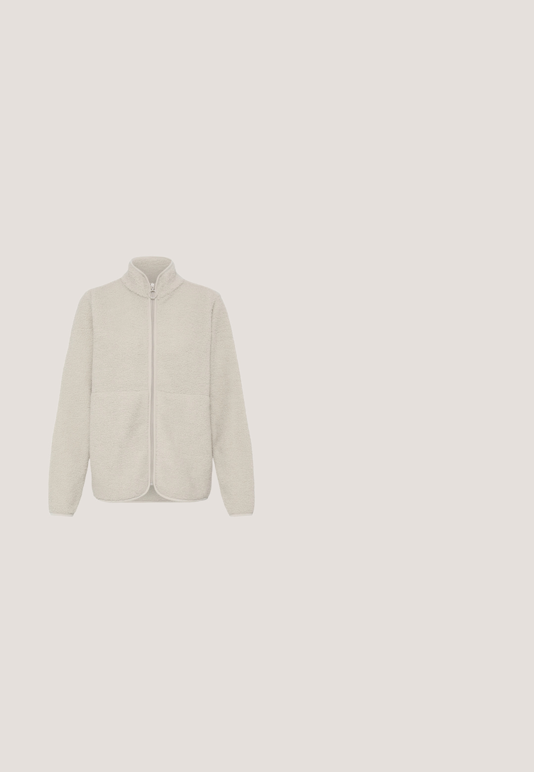 Veste polaire beige à fermeture éclair intégrale, col montant, manches longues et tissu doux texturé.; Sweat à capuche beige clair avec une coupe décontractée, doté de manches longues, de cordons noirs et d'un accent de logo circulaire. Texture douce.; T-shirt beige à manches courtes en tissu doux avec un col rond. Présente une coupe droite et des détails de couture minimalistes.; Pantalons de jogger beiges en tissu doux, avec une taille élastique dotée d'un cordon de serrage, deux poches avant et une conception de jambe fuselée.; Baskets de sport couleur crème avec semelle épaisse, tige en mesh respirant et fermeture à lacets, vues du côté extérieur.; Sacoche beige avec un design doux et rembourré, dotée d'une fermeture éclair et d'un écusson de marque. Bandoulière ajustable pour un port polyvalent.