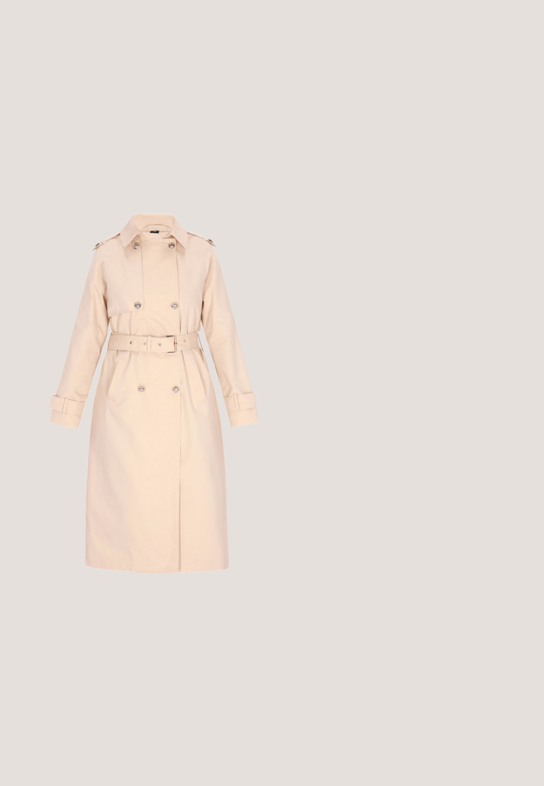 Beige trenchcoat lavet af glat stof med dobbeltradet front, store knapper og et matchende bælte i taljen. Har manchet-detaljer.; Lyserød shimmer omslagskjole med korte, brede ærmer, V-udskæring, asymmetrisk kant og matchende bånd i taljen, prydet med en tekstureret stof.; Beige spidse pumps lavet af glat læder med lav hæl. Har et strømlinet design og en subtil blank finish.; Hvide plastik solbriller med brune linser, katteøje-form, glat overflade og metalaccenter på stængerne.; Beige syntetisk clutch med lynlås og håndledsrem. Har præget "LIU JO MILANO" logo på fronten; glat tekstur og slankt design.; Guld snoede hoop-øreringe med to hængende guldkæder, hver pyntet med tre hvide perler i forskellige størrelser.