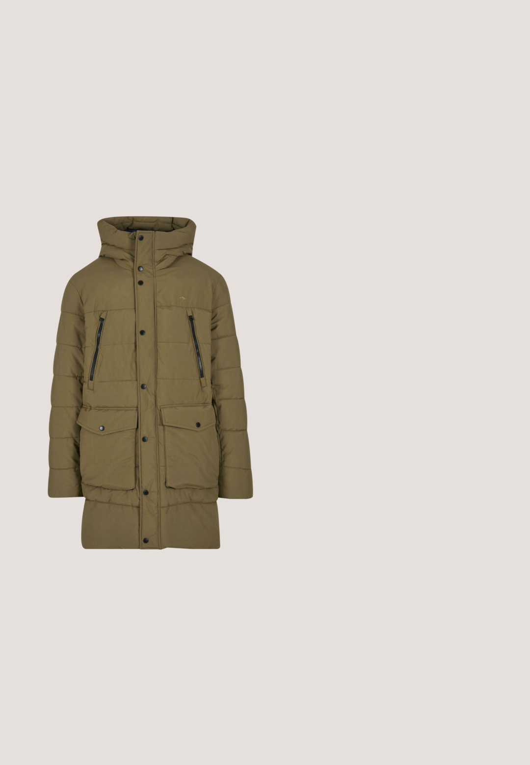 Olivgrön vadderad parka med hög krage, dragkedjefickor på bröstet och fickor med lock. Har tryckknappar och quiltad textur.; Ruskea vetoketjullinen villapaita, jossa on korkea kaulus ja joka on valmistettu teksturoituneesta neulekankaasta. Ominaisuuksiin kuuluvat pitkät hihat ja istuva muotoilu.; Lyhythihainen, pyöreäkauluksinen t-paita kultaharmaasta puuvillasta. Sisältää pienen valkoisen logon rinnassa. Sileä rakenne, rento istuvuus.; Beiget suoralahkeiset housut, joissa edessä nappi- ja vetoketjusuljenta, vyölenkit ja sivutaskut.; Beige ja ruskea Pepe Jeans London -lenkkari valkoisilla nauhoilla, mokkaiset yksityiskohdat ja mustavalkoinen pohja, sivunäkymä.; Khaki duffel bag valmistettu kestävästä kankaasta, jossa on kaksi kantokahvaa, irrotettava olkahihna ja etupuolella printatut kuvat.