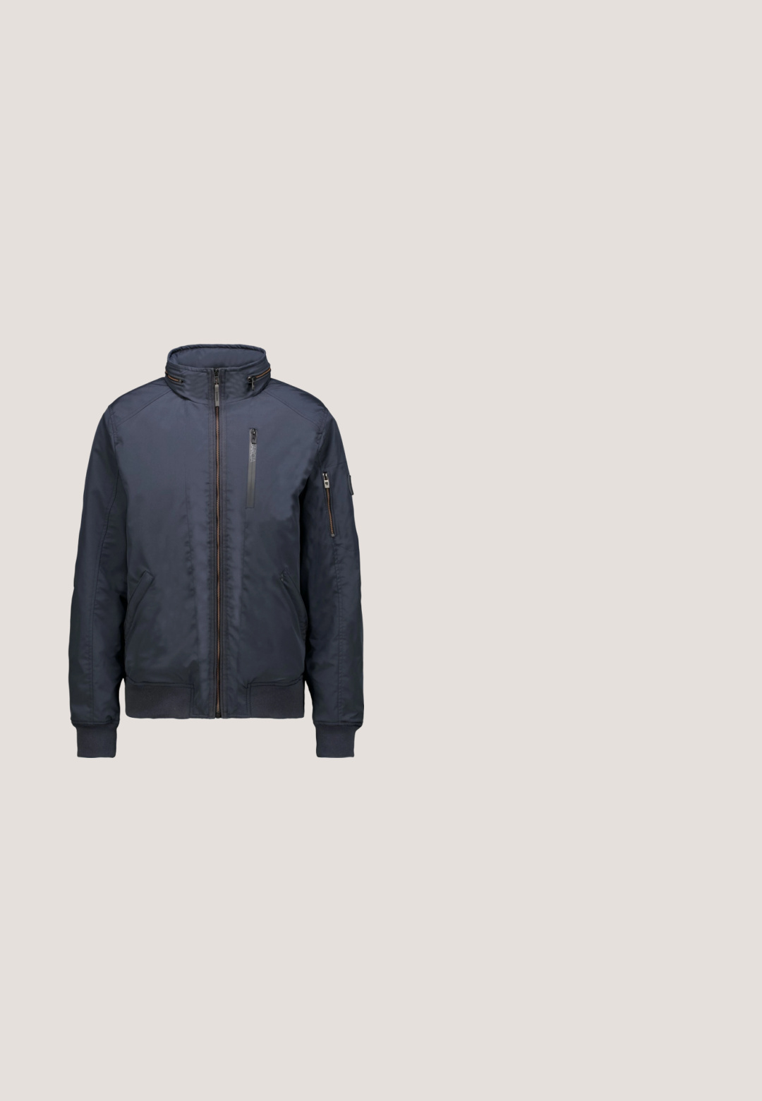 Chaqueta bomber azul marino para hombre con cremallera frontal, bolsillo con cremallera en el pecho, bolsillo en la manga y puños y borde acanalados.; Sudadera de color azul marino con un cuello alto y media cremallera. Presenta una textura acanalada y mangas largas. Diseño minimalista sin patrones.; Camiseta azul marino de algodón, con cuello redondo y mangas cortas. Pequeño logotipo negro en el pecho. Textura suave.; Pantalones azul marino de pierna recta con cierre de botón y cremallera, trabillas para cinturón y bolsillos delanteros, mostrados sobre un fondo blanco.; Zapatilla deportiva de corte bajo con paneles de ante y tela en gris, azul, negro y beige, con cordones crema y suela de goma color canela.; Bolso bandolera compacto de cuero azul con bolsillo frontal con solapa, cierre de cremallera y detalles sutiles de logotipo metálico.