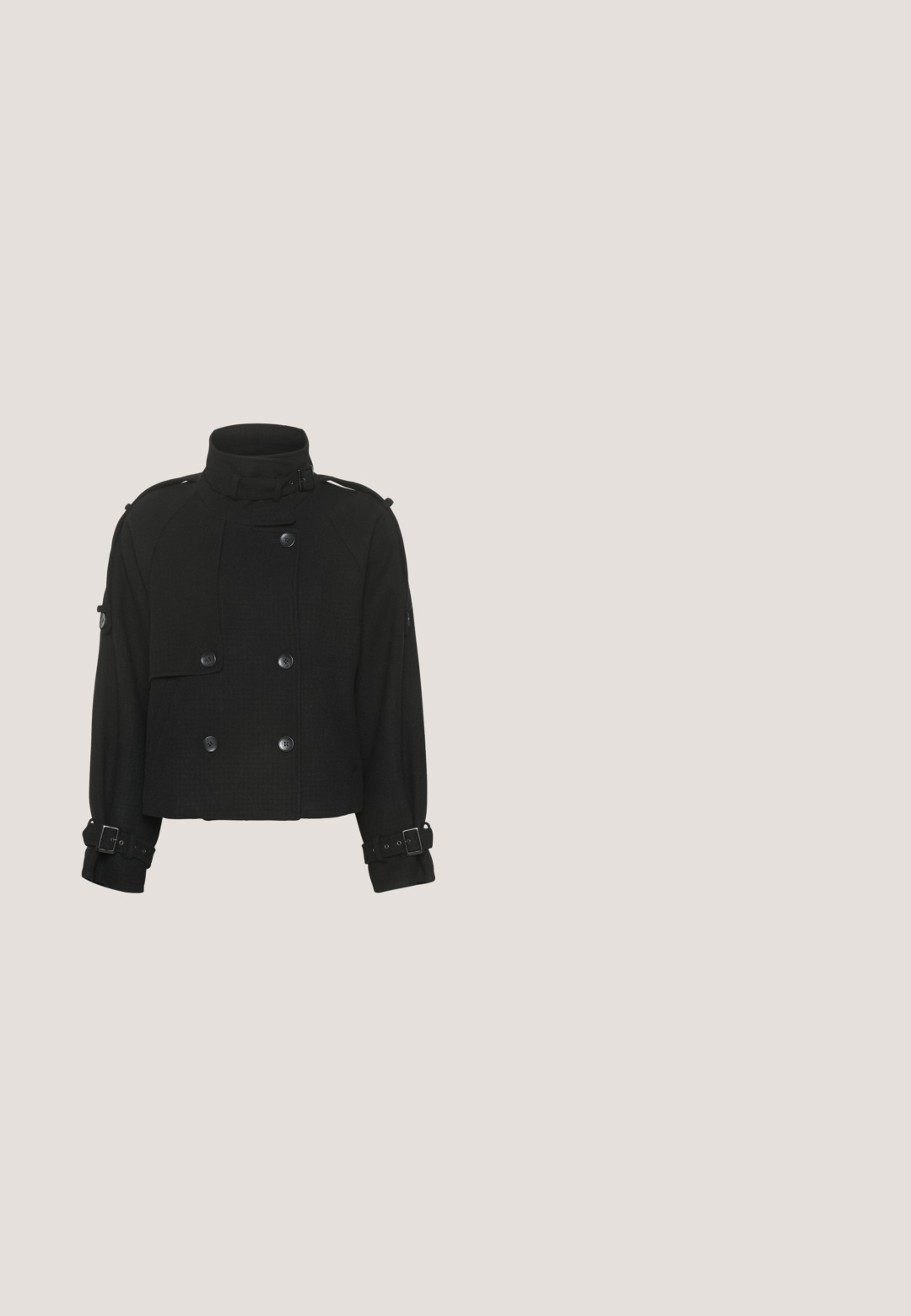 Gestuz AVIC JACKET - Overgangsjakke - black; Soaked in Luxury SLPrint - T-shirts print - black w sandshell dot; Sorte brede bukser med høj talje, der har en glat tekstur og to frontfolder. Designet med en ren, skræddersyet form.; Sorte læder ankelstøvler med spids tå, strømlinet design og høj stiletthæl. Glat tekstur med minimale syninger.; Sort skuldertaske i læder med en struktureret rektangulær form, fold-over klap og justerbar rem med detaljer i guldfarvet metal.; Et par glatte, skinnende guldfarvede metal clip-on øreringe med buede, abstrakte organiske former på en hvid baggrund.