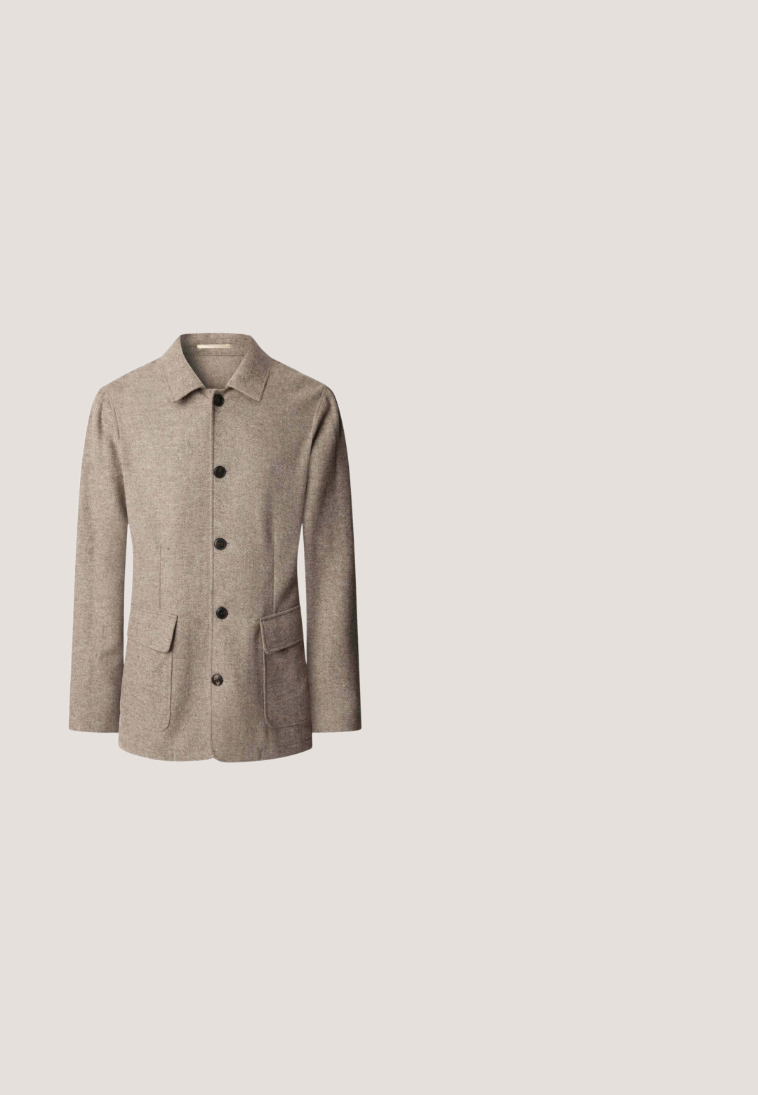 Brun uldblandingsjakke med krave, frontlukning med knapper, to forlommer og lange ærmer. Struktureret stof med subtile mønstre.; Hvid kabelstrikket langærmet sweater med rund hals og lille sort U.S. Polo Assn.-logo på venstre bryst.; Selected Flannel - Skjorter - pure cashmeredetail:mixed w. oatmeal; Beige skræddersyede bukser med en afslappet pasform, plisseret front og knaplukning. Fremstillet af tekstureret stof med lige ben.; Brun ruskind ankellang støvle med to snørehuller og sort gummisål, vist i sideprofil på hvid baggrund.; Brun læder laptop taske med to håndtag, lynlås lukning og en sølv hardware detalje. Glat tekstur og en enkel rektangulær form.