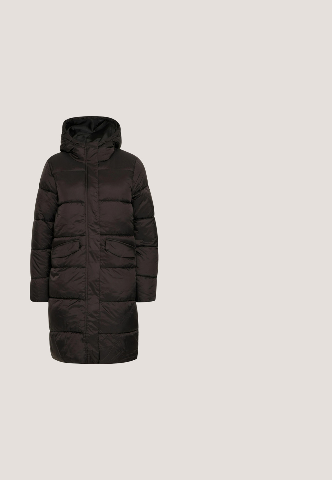 Manteau doudoune noir avec capuche, présentant des sections matelassées horizontales, deux poches avant et une fermeture éclair intégrale. Tissu lisse et brillant.; Cardigan noir en tricot avec un col rond, présentant un motif en câble texturé, des manches longues et six boutons sur le devant.; T-shirt en coton blanc avec des manches courtes, un col rond et un imprimé graphique rose représentant un verre de cocktail avec "Sunshine and Cocktail."; Jean large bleu clair en denim. Caractéristiques d'une taille standard, poches avant et une fermeture zippée avec bouton.; Bottine en suède marron avec une surface texturée, un bout rond et une semelle épaisse à rainures. Présente des coutures et une languette à l'arrière.; Sac à main rectangulaire noir avec longues anses, poche avant zippée, bandoulière amovible et détails en métal doré.