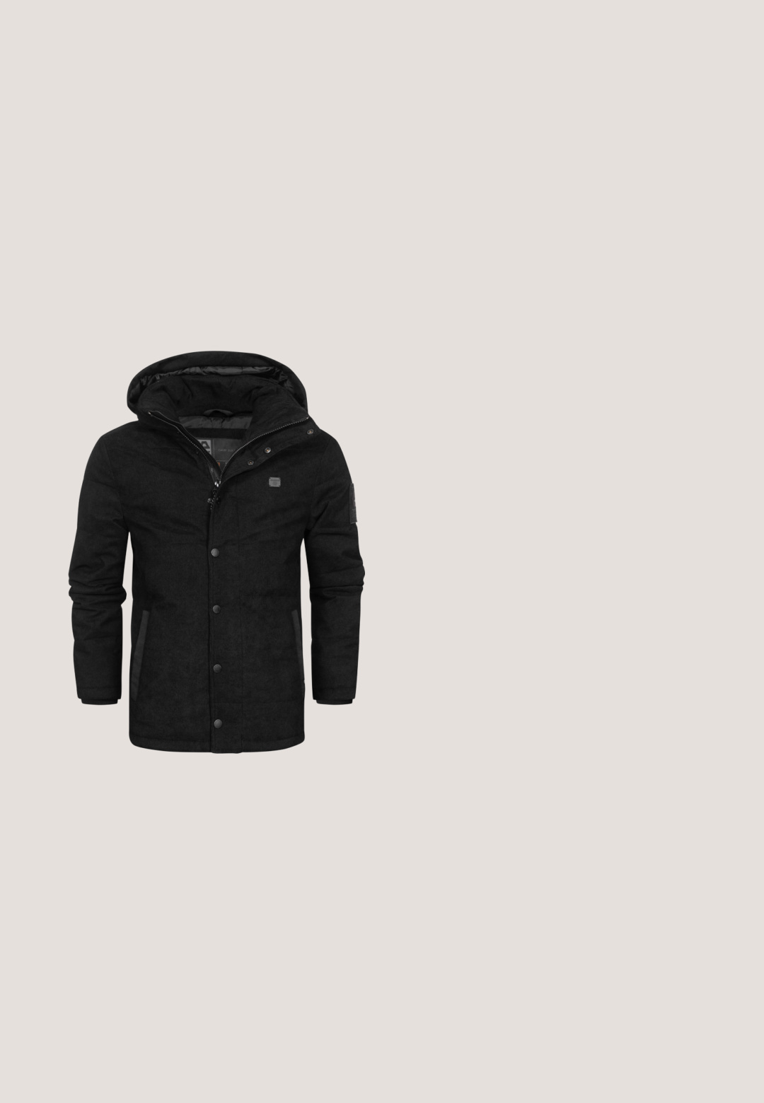 Veste noire à fermeture éclair avec capuche, en tissu texturé, dotée de boutons-pression et de poches latérales. Comprend un emblème sur le bras gauche.; Sweat à capuche zippé en maille gris foncé avec motif torsadé et poignets et ourlet côtelés, présenté sur fond blanc.; T-shirt en coton gris avec col rond, manches courtes et un logo discret sur la poitrine. Comprend une petite étiquette à l'ourlet.; Pantalon de jogging gris en tissu doux, doté d'une taille élastique avec cordon de serrage, de jambes fuselées et d'ourlets resserrés. Fini texturé.; Rieker Bottes de neige - noir; Sac en cuir noir à bandoulière avec un rabat avant, surface texturée, couture discrète et un patch de marque. Une sangle ajustable est incluse.