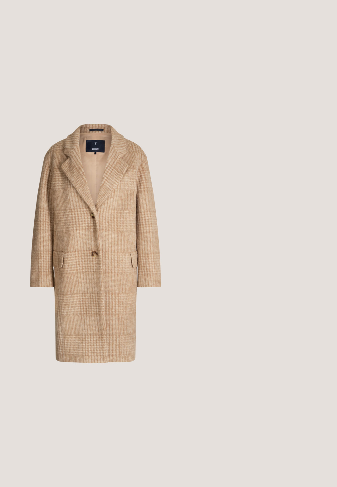 Beige en lichtbruine geruite wollen jas met inkepingsrevers, twee knopen aan de voorkant, klepzakken en een rechte, knielange snit.; Lichtbeige gebreide trui met een ronde hals, textuurpatronen en ribgebreide manchetten en zoom. Kortere lengte met een losse pasvorm.; Gebreide potloodrok in lichtbeige, met verticale ribbels, een aansluitende taille en een uitlopende zoom met subtiele afwerkingen aan de onderkant.; Bruine suède enkellaars met zwarte leren accenten, ronde neus, veterontwerp, stevige zool en hak, met een trekkoord aan de achterkant.; Handtas met een tan patroon, donkere leren accenten, twee korte handvatten en een afneembare schouderriem. Heeft zichtbare branding aan de voorkant.; Roze goud ketting met een delicate schakel en druppelvormige hanger. Heeft een minimalistisch ontwerp en een subtiele gepolijste afwerking.