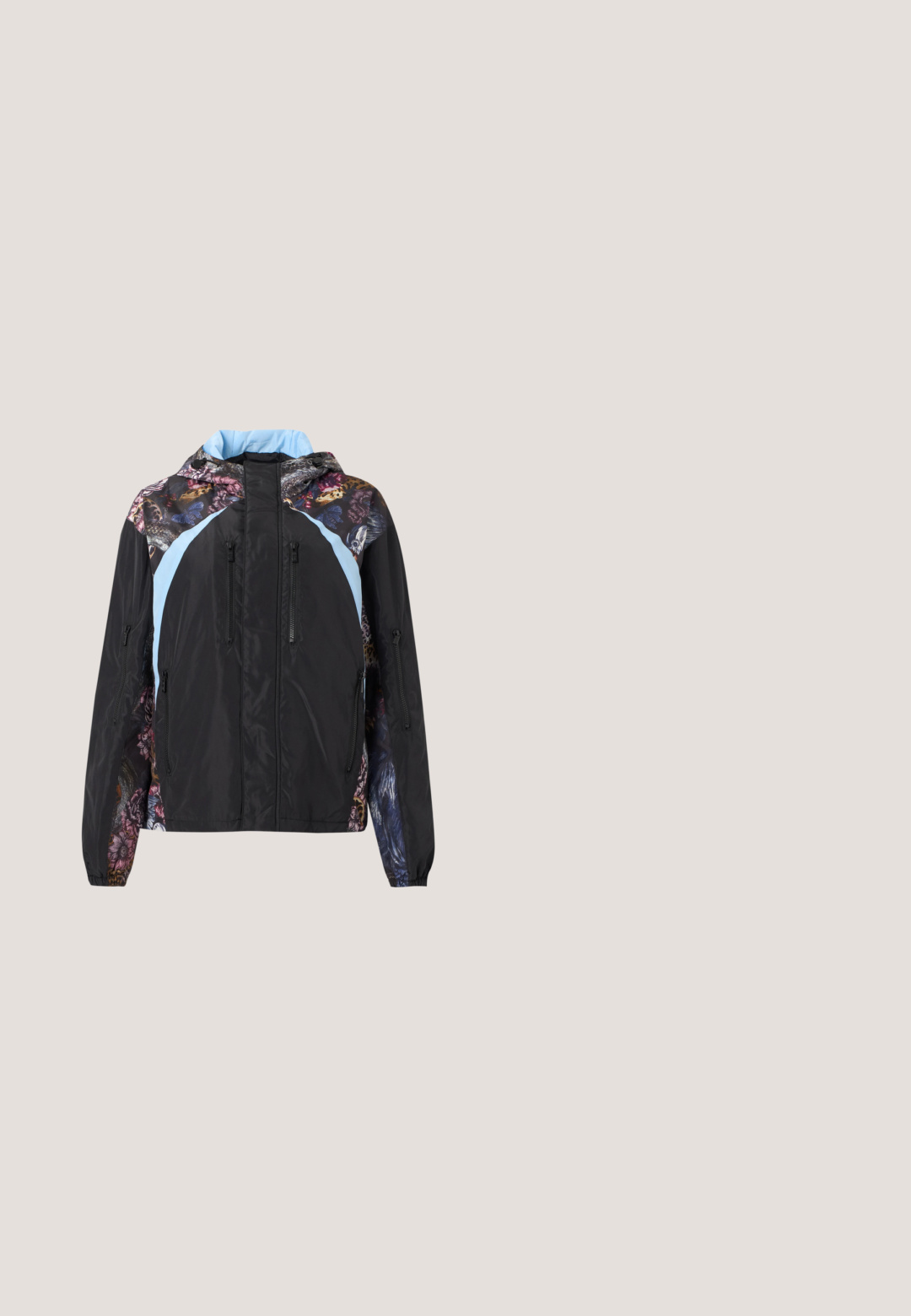 Veste noire à capuche avec des accents bleu clair et un imprimé floral et animal coloré sur les épaules et les manches, dotée de plusieurs poches zippées à l'avant.; Top court à manches courtes rose vif avec un chien en course de style dessin animé vert aux dents pointues imprimé sur la poitrine.; Shorts noirs arrivant au genou avec un motif quadrillé texturé, bouton à l'avant, poches, et petits motifs étoiles blanches et étincelantes sur la jambe droite.; Sneaker montante en daim noir avec un bord en fausse fourrure, semelle en caoutchouc blanc et détails en bande noire. Présente des lacets ronds et des œillets en métal.; Sac cabas MCM rose avec motif logo noir, plaque logo dorée et deux longues poignées, présenté sur un fond clair uni.; Paire de petites boucles d'oreilles en métal argenté en forme de nœud papillon avec une finition lisse et brillante sur un fond blanc uni.