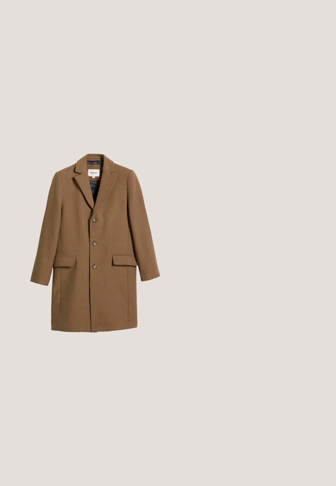 Brun uldblandingsfrakke med skræddersyet design, reverskrave og enkeltbrystet knaplukning. Har to forlommer.; Beige strikket cardigan med lange ærmer, frontknapper, to forlommer og et lille broderet logo på den nederste højre lomme.; Lysebeige, ribstrikket poloshirt med korte ærmer, åben krave, skræddersyet pasform og Massimo Dutti-mærke indeni ved halsudskæringen.; Mørkegrønne fløjlsbukser med forlommer, bæltestropper, knaplukning og lige ben, vist på en hvid baggrund.; Mørkebrun ruskind herre loafers med sort læderrem over toppen og lav stablet hæl, vist i sideprofil på hvid baggrund.; Sort Guess-pung med gråt monogrammønster, frontlomme med lynlås og trekantet metallogo-plade på en glat baggrund.