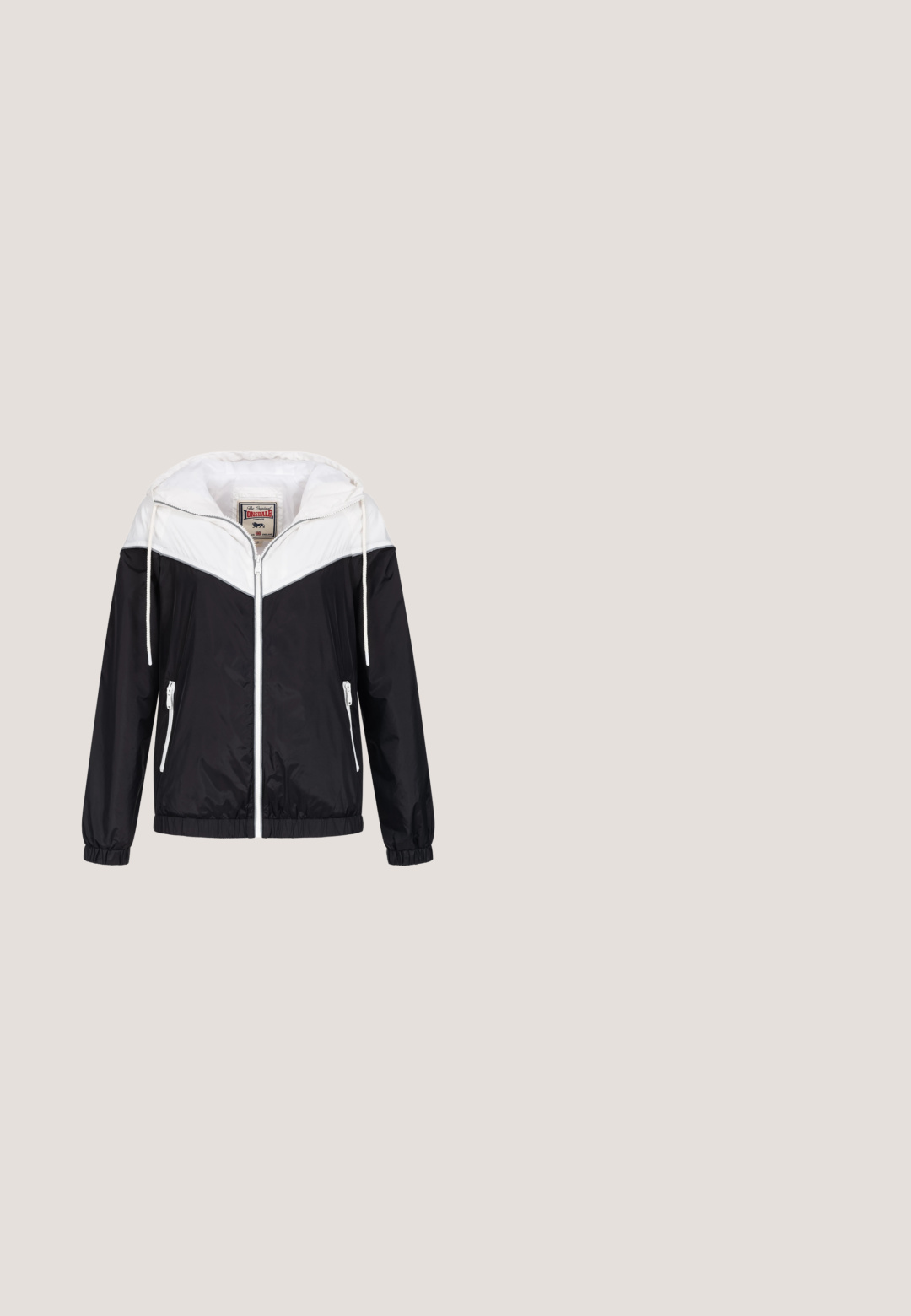 Veste coupe-vent noire et blanche avec capuche, dotée d'une fermeture éclair à l'avant, de poignets élastiques et de deux poches latérales zippées. Matériau léger.; Sweat à capuche court tie-dye noir et blanc avec manches longues, poignets élastiques, capuche avec cordon de serrage et taille élastiquée ajustée.; Soutien-gorge de sport noir avec un design dos nageur, fabriqué à partir d'un matériau lisse et extensible. Présente une large bande sous la poitrine et des coutures minimales pour un maximum de confort.; Leggings noirs en tissu extensible avec une taille haute élastique présentant le texte "SMIL" en blanc. Texture lisse et design ajusté.; Chaussure de sport noire avec un dessus en cuir lisse, un col rembourré et une semelle en caoutchouc texturé. Présente un détail de logo doré sur le côté.; Sac bandoulière noir en forme de croissant avec sangle réglable et petit logo Puma sur le devant.