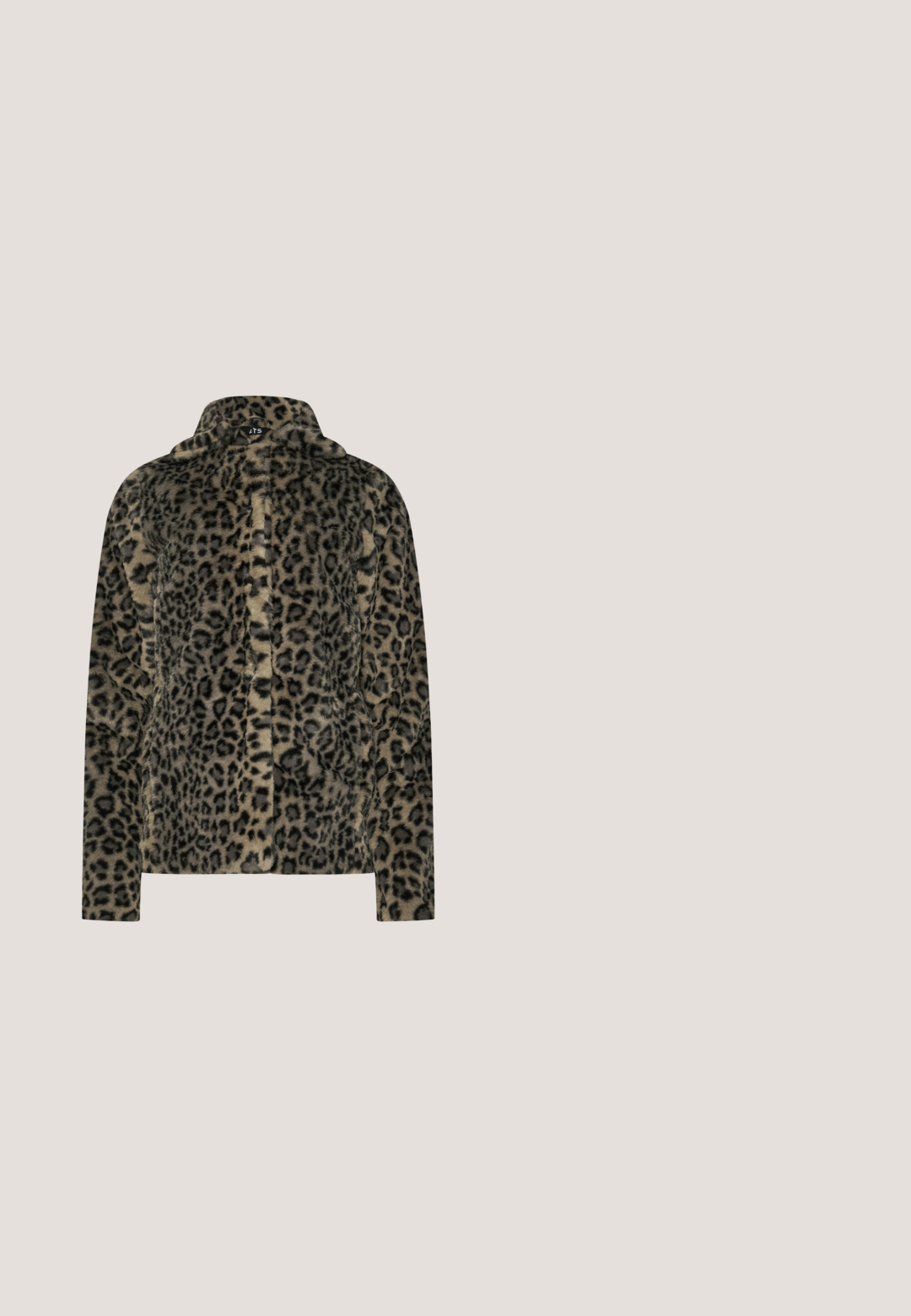 Leopardprint nepbontjasje met een hoge kraag, lange mouwen, een rits aan de voorkant en een zachte textuur, in tinten van beige en zwart.; Langsleevige, vloerlange jurk bedekt met groene en zwarte pailletten. Kenmerkt zich door een ronde halslijn en een ritssluiting aan de achterkant.; Woden MARIE GLITTER - Klassieke pumps - black; Gouden metalen zonnebril met groene lenzen, rechthoekige vorm, voorzien van een kettinglinkstrap. Zwarte uiteinden op de steunen voor extra comfort.; Donkergroene handtas bedekt met glanzende pailletten, met een gebogen handvat en ritssluiting op een witte achtergrond.; Donkerblauwe facetgeslepen crystal oorbellen in een marquisevorm, met een cluster van kleinere blauwe stenen aan de bovenkant en hardware in zilverkleur.