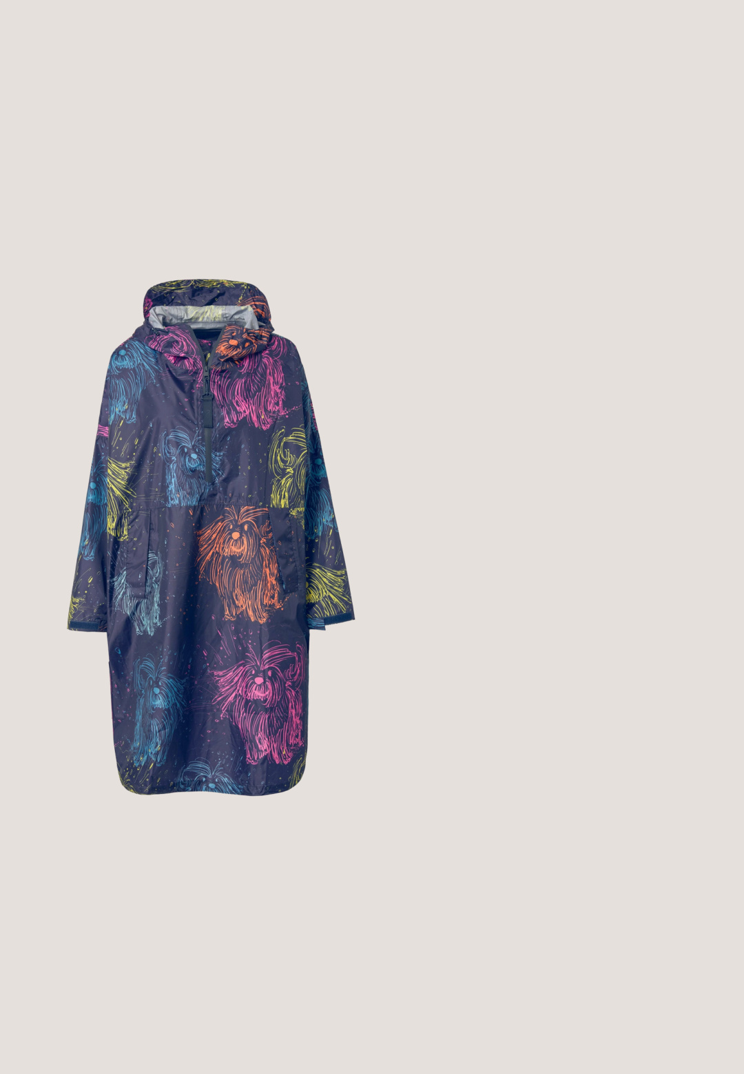 Waterdichte poncho in marineblauw met kleurrijke, gestileerde hondpatronen. Voorzien van een capuchon, voorkstofzak en een relaxte pasvorm voor gemakkelijk draagcomfort.; Asymmetrische jurk van blauwe stof met witte strepen en bloemmotieven. Heeft een V-hals en dunne, gestrikte bandjes, met gelaagde ruches.; Dames zwarte leren hoge hak veterlaars met reliëf bloemenpatronen en meerkleurige bloemenprint op de schacht en voet.; Zwarte rechthoekige zonnebril met dikke monturen, donkere lenzen en kleurrijke gestreepte binnenkant van de pootjes, met het merk "Pucci" op de pootjes en lenzen.; Denim handtas met zwarte handvatten, versierd met kleurrijke patches van oog, vlinder, golf, kroon en "POW", plus gouden studs en een ritssluitingzakje.; Krokodillenleer armband in meerdere kleuren van paars en groen, met gouden hardware en drukknoopsluitingen aan één uiteinde.