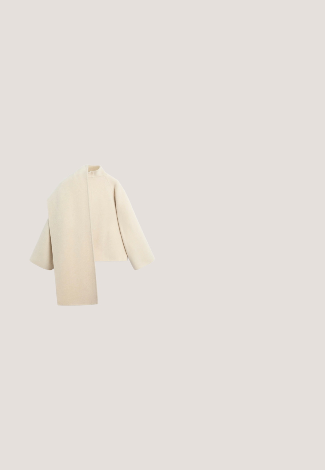 Manteau en laine couleur crème avec des manches larges et une écharpe attachée drapée sur l'épaule, boutonnée près du col.; Pull beige en maille col V avec manches longues et poignets et ourlet côtelés, posé à plat sur fond blanc.; Pantalon évasé taille haute marron avec passants de ceinture, poches avant et coutures centrales visibles, présenté à plat sur fond blanc.; Botte en suede marron hauteur genou avec un bout pointu, un talon plat, une texture lisse et un design simple et élégant. Pas de matériel visible ni d'ornements.; Lunettes de soleil avec des verres teintés marron et une monture à carreaux marron, noir et ambre, arborant le logo Burberry sur les branches.; Grand sac cabas en cuir marron foncé avec deux longues anses, design simple, texture lisse et sans logo ou ornement visible.
