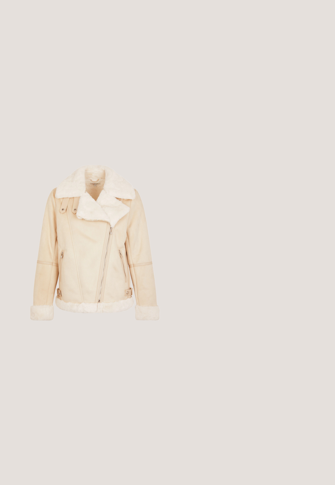Chaqueta de piel sintética de borreguito en color crema con un amplio collar, cierre de cremallera, bolsillos laterales y puños de felpa. Forma estructurada y textura suave.; Suéter blanco acanalado de cuello en V con mangas largas y acentos de botones dorados en los puños. Textura suave y diseño ajustado.; Pantalones de chándal color crema en material suave, con un patrón sutil en toda la prenda y una cinturilla elástica con cordón. Detalle de logo en el costado.; Zapatilla blanca con un acento texturizado de patrón de serpiente, detalles de hardware dorado y un diseño de punta redondeada. Suela de goma texturizada.; Bolso Guess color crema con dos asas, detalles dorados y un llavero colgante sobre un fondo blanco.; Guess Pendientes - goldenfarbe