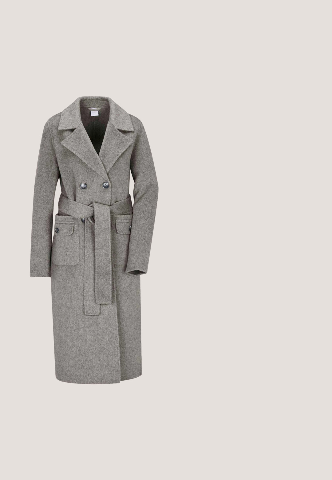 Long manteau gris en laine avec larges revers, boutons croisés, deux poches avant à rabat et une ceinture en tissu assortie nouée à la taille.; Pull à col roulé gris foncé en tissu tricoté, avec des manches longues, un col et des poignets côtelés, et une texture lisse.; Pantalon droit gris foncé avec bouton et passants de ceinture, fermeture devant et texture de tissu lisse.; Botte d'hiver noire montant à la cheville avec semelle plate, coutures latérales et une boucle à l'arrière pour faciliter l'enfilage.; Sac fourre-tout en cuir noir avec double anses, bandoulière amovible et logo "kazar" doré au centre avant.; Bracelet en métal argenté avec un design lisse et courbé. Il présente une finition polie et un motif de vagues subtil, mettant en valeur une silhouette sans couture.