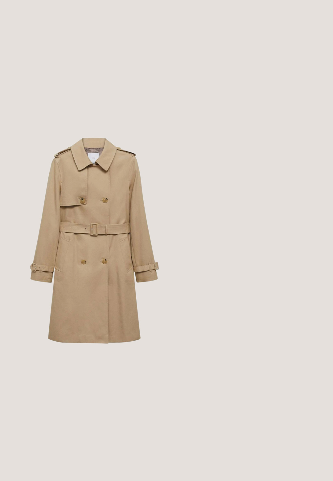 Manteau beige à double boutonnage, avec une taille ceinturée et des épaulettes. Dispose de manches longues et de poches latérales.; Robe en lin blanc ornée de motifs brodés verts et bruns, taille cintrée avec une ceinture, et manches longues bouffantes avec des accents décoratifs.; Escarpin à bride arrière en daim beige avec un bout pointu, une ouverture au milieu et un talon carré de hauteur moyenne. Texture lisse avec des accents minimalistes.; Lunettes de soleil avec une monture en écaille de tortue brune surdimensionnée, des verres dégradés et des branches en métal doré fines. Texture lisse sans détails matériels visibles.; Sac à main Guess vert clair avec logo doré, une bandoulière unique réglable noire et verte attachée, et une bandoulière amovible assortie en dessous.; Boucles d'oreilles clous rondes en or avec un motif gravé au centre, chacune entourée de petites pierres précieuses claires.
