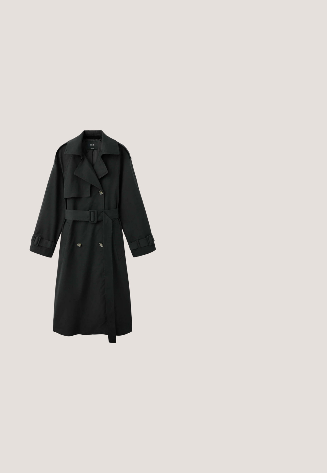 Abrigo trench largo negro con cuello ancho, cierre cruzado de doble botonadura, cinturón en la cintura y tiras con hebillas en los puños, mostrado sobre un fondo blanco.; Vestido maxi negro de tela transparente, con mangas largas, escote en V profundo, botones en la parte delantera y detalles recogidos en la cintura.; Zapato de salón slingback de charol negro con tacón ancho, punta afilada, lazo decorativo y hebilla dorada en la correa del tobillo y adornos en la punta.; Gafas de sol negras con montura ovalada, lentes grises con degradado y brazos negros brillantes que presentan la palabra "vogue" en letras doradas en el lateral.; Bolso de hombro de cuero negro con una sola correa y detalles de cremallera y herrajes en tono dorado sobre un fondo blanco.; Pulsera negra ajustable con cuentas pequeñas doradas y un charm de pájaro dorado en los extremos ajustables del cordón negro.
