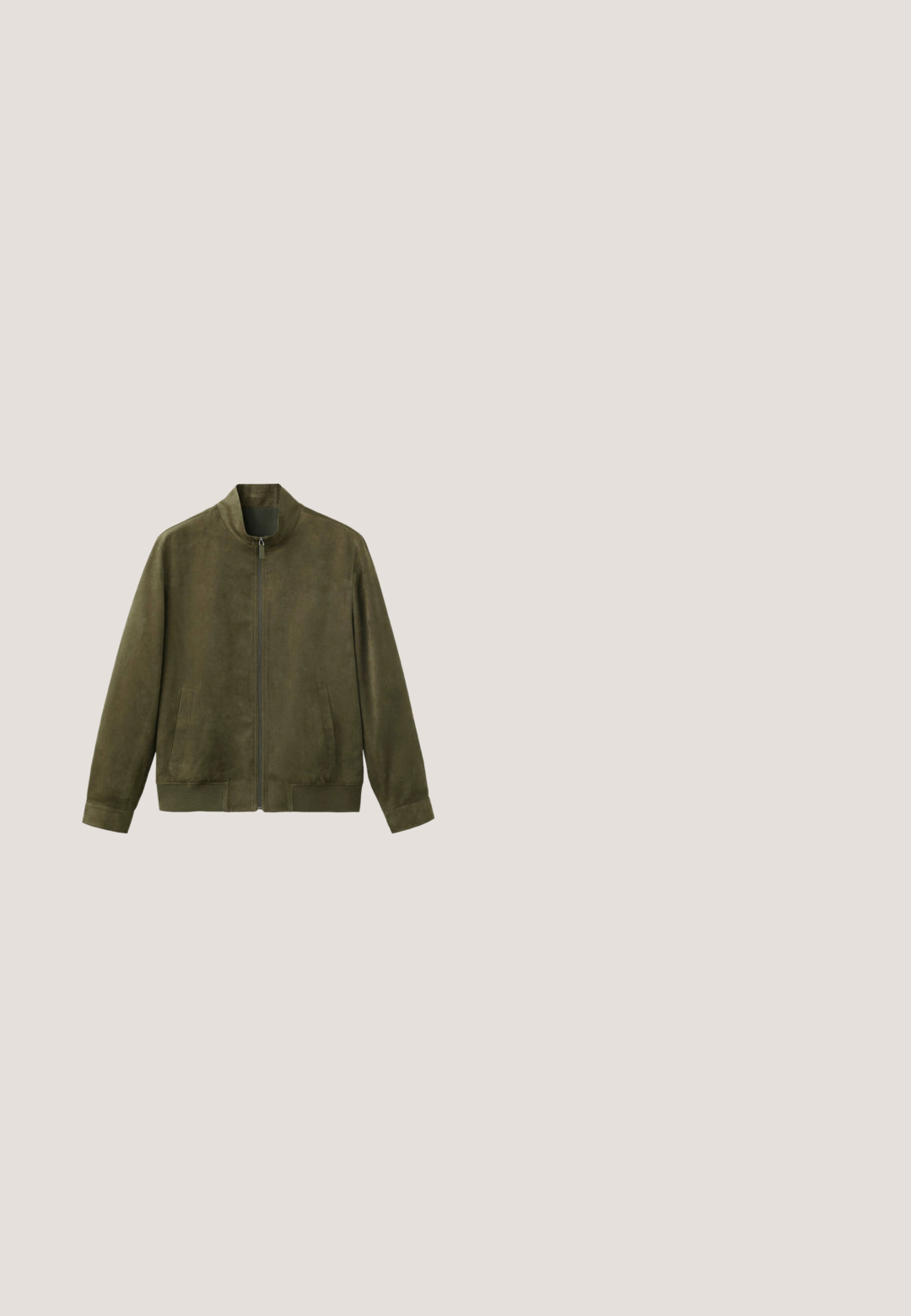 Veste bomber en suède vert olive avec fermeture éclair à l'avant, deux poches latérales, poignets et ceinture côtelés, présentée sur fond blanc.; Pull en maille beige clair à manches longues avec de fines rayures horizontales noires et un petit col ouvert.; Chemise marron foncé à manches longues, boutonnée avec col et une poche poitrine unique, présentée sur fond blanc.; Pantalon habillé pour hommes de couleur gris foncé avec passants pour ceinture, poches avant, fermeture par bouton, et coupe slim droite.; Scarosso DANTE  - Bottines - dark brown suede; Serviette en cuir brun foncé avec double poignée, poche avant zippée et bandoulière amovible sur fond blanc.