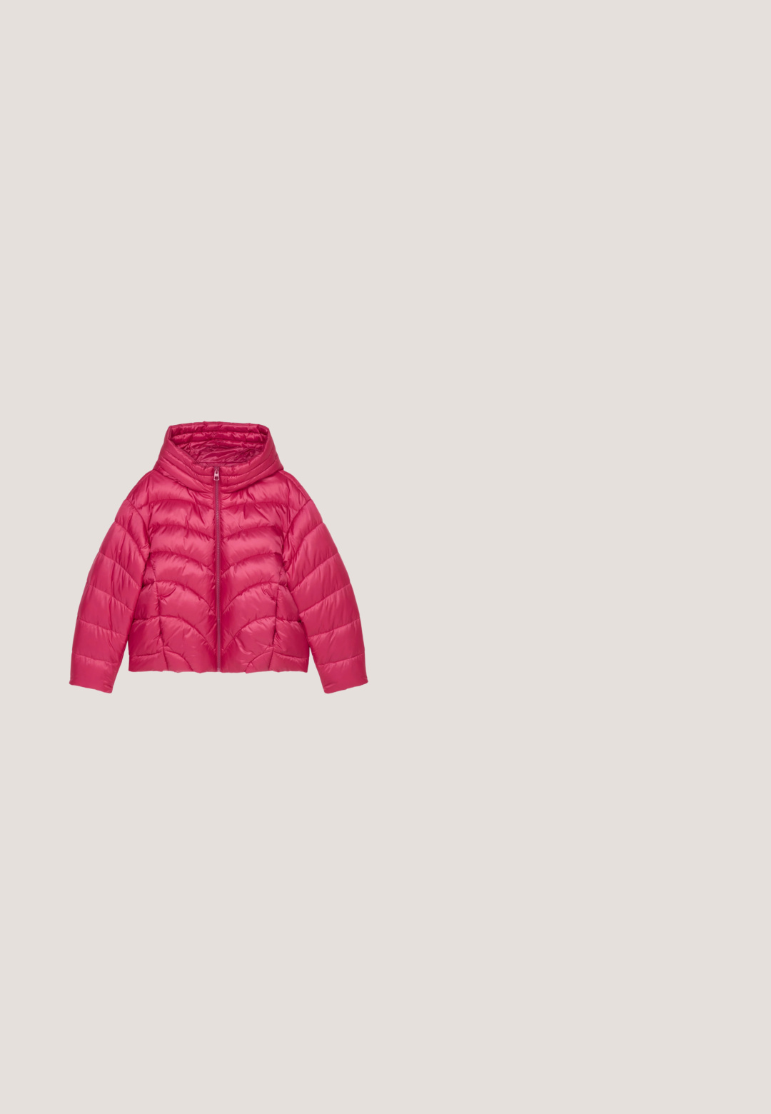 Marc O'Polo Zimná bunda - vibrant pink; Ružový, mäkký sveter s okrúhlym výstrihom, rebrovanými manžetami a lemom. Textúra vyzerá nadýchaná a dizajn je jednoduchý a klasický.; American Vintage AMERICAN VINTAGE T-SHIRT SONOMA - Základné tričko - pink acide fluo; Ružové široké nohavice z kordurového materiálu s rebrovanou textúrou, bočnými vreckami a vyhladeným pásom, vhodné na bežné nosenie.; Ružový a svetlo fialový semišový teniska s bielymi tkaničkami, béžovou gumovou podrážkou a mäkkou podšívkou, so značkou na boku „Scotch & Soda.“; Jasnoružová vystlaná taška so stehovanými dvojitými rukoväťami a malou bielou značkou v pravom dolnom rohu.