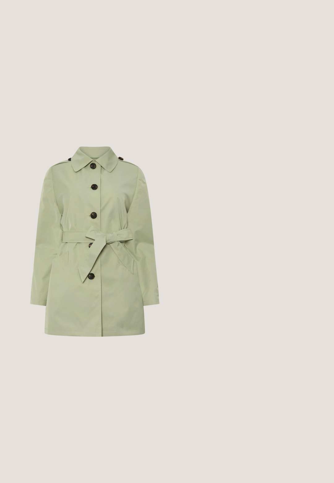 Lysegrøn trenchcoat til kvinder med store brune knapper, et bælte i taljen bundet med en sløjfe, skulderepauletter og forlommer.; Lysegrøn strikket sweater med lange ærmer, rund halsudskæring og bladmønsterdetaljer omkring kraven.; Lysegrøn skjorte med striber i et glat stof, med knaplukning foran, spids krave og en enkelt brystlomme. Lange ærmer.; Grønne fløjl flared jeans med mid-rise talje, der har frontlommer, en knaplukning, og en blød tekstur.; Grøn ruskinds balletflade med rund tå, en tynd rem med detalje i sølvring og en lav brun hæl.; Grøn skuldertaske i kunststoflæder med en glat tekstur, en buet topkant, justerbar strop og minimalistisk design. Ingen synlig hardware.
