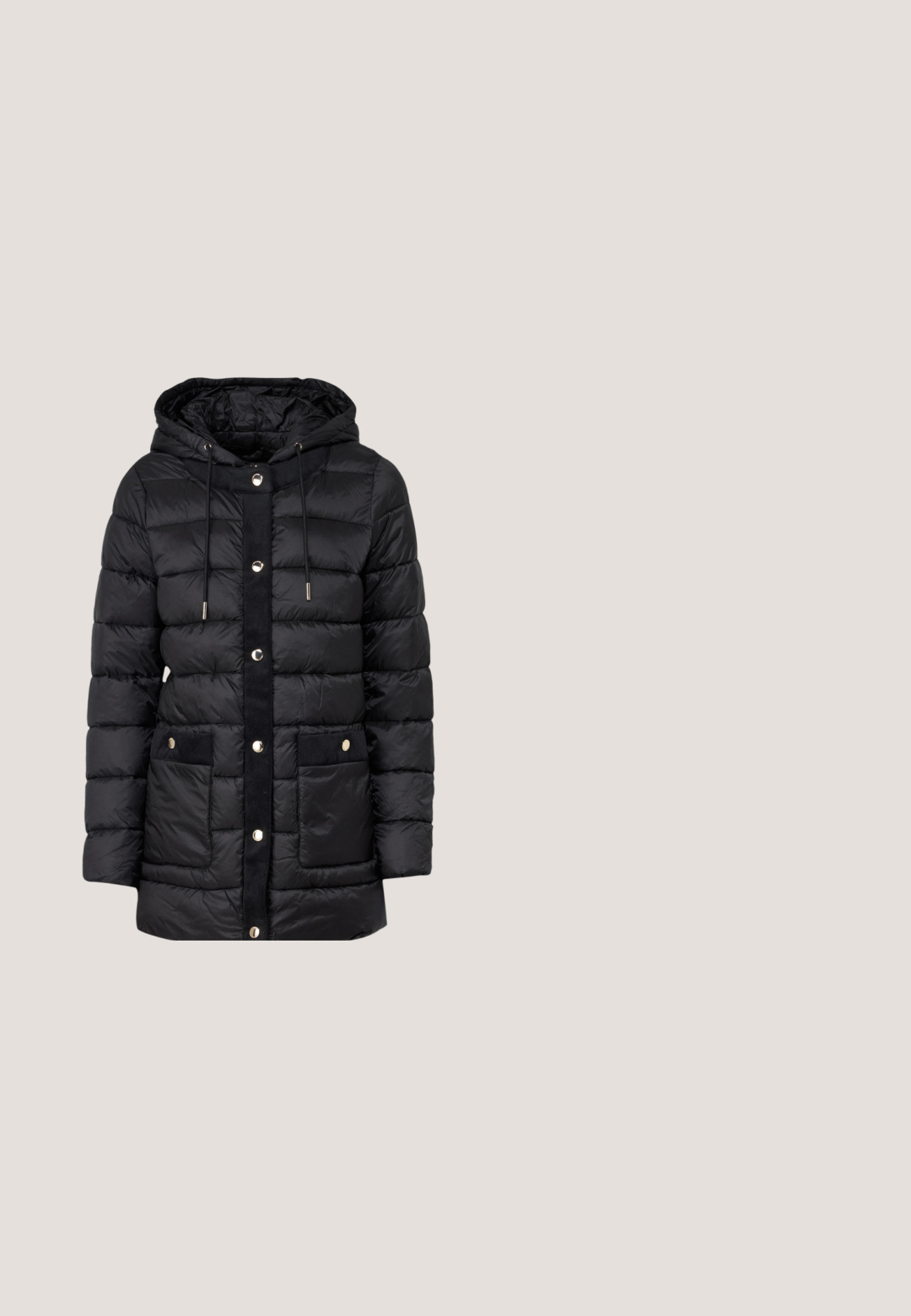MICHAEL Michael Kors HOODED LONGLINE PACKABLE - Abrigo de invierno - black; Cárdigan de manga larga de color marrón oscuro con textura de canalé, cuello redondo y siete botones en la parte delantera, ligeramente abierto en el centro inferior.; Suéter negro de punto con cuello de tortuga y textura acanalada, combinado con una falda gris de tejido que presenta una abertura frontal y detalles de patrón sutiles.; Botín de ante marrón con punta cuadrada, tacón medio y una lengüeta en la parte posterior; presenta una suela negra suave y costuras sutiles.; Bolso bandolera de piel color verde oliva de Michael Kors con cierre de solapa, correa de cadena dorada y bolsillo delantero, mostrado sobre un fondo blanco liso.; Pendientes de aro de carey con un acabado brillante, herrajes en tono dorado y un diseño de doble capa para mayor dimensión.