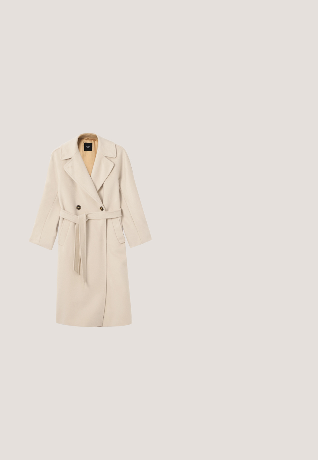 Beige uldblanding dobbeltradet frakke med store klapper, to knapper, forlommer og et matchende bælte. Foret i en lysere nuance.; Lang, figursyet kjole i livlig pink med scoop neckline og tynde stropper. Fremstillet af et tekstureret, glitrende stof.; Flad slingback-sko med leopardmønster, spids tå og lav hæl, vist fra siden mod en hvid baggrund.; Swarovski Solbriller - dark havana/dark brown; Mørkebrun læder-totetaske med to skulderstropper, en frontspænde detalje og "Anna Field" logo i midten forneden.; Sort snorarmbånd med en guld-accentueret hjerteformet klar krystalcharme i midten. Enkel og minimalistisk design.