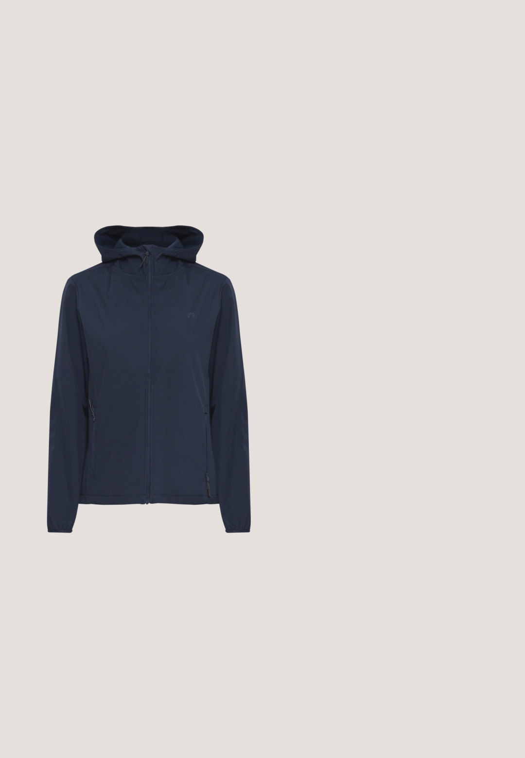 Tumesinine lukuga jakk kapuutsiga, millel on kaks lukuga külgetaskut ja elastsed mansetid mugavaks istuvuseks. Silmapaistev, kerge kangas.; Tumesinine tõmblukuga fleece pullover kõrge kaelusega, millel on valged kontrastsed õmbluspaelad ja metallist tõmblukk. Sile tekstuur.; Tumedast sinise värviga pikkade varrukatega särk, mis on valmistatud pehmest, tekstuuriga kangast. Ees on väike valge logo ja hemil on kiri "Kiire kuivamine".; Tumesinised lumepüksid reguleeritavate mustade trukkidega. Omadused hõlmavad siledat tekstuuri, tugevdatud musti alumisi osi ja esitaskuid.; Lilla kõrge säärega spordijalanõud, millel on vale karvapatjade kaelus, tekstureeritud kummist tallaosa ja õhkpadjad kandades. Sidumisdisain koos perforatsioonidega.; Kasside silmaga päikeseprillid musta läikiva raami, gradient objektiivide ja sujuva tekstuuriga; tugeva brändimisega templites.