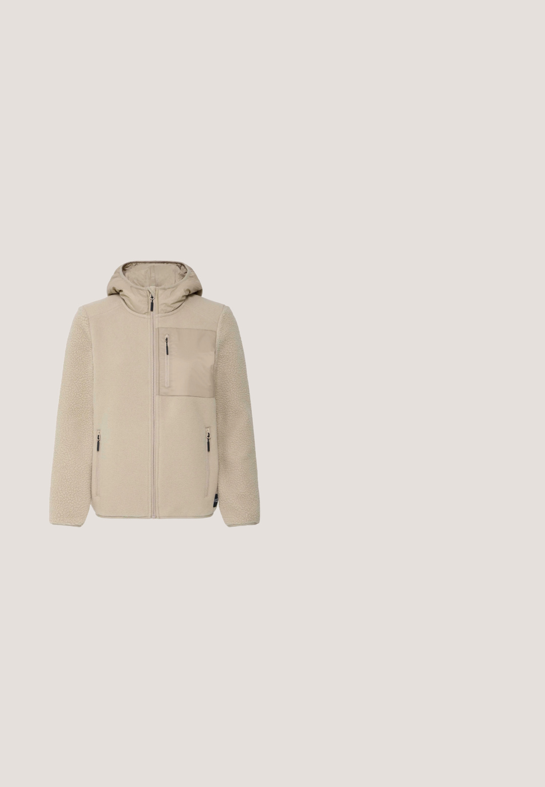 Beige fleecejack met capuchon, volledige ritssluiting aan de voorkant, een ritssluiting op de borstzak en twee ritssluitingen op de zijzakken.; Beige fleece trui met een halve ritssluiting bij de kraag, lange mouwen, rechte zoom en een zachte textuur. Geen patronen of extra details.; Oversized crèmekleurig T-shirt van zachte stof met een ronde halslijn en korte mouwen. Subtiele reliëf logo-detail aan de voorkant.; Wijde broek van olijfgroen stof met een elastische tailleband en een trekkoord. Heeft verticale naden en contrasterende zijstrepen.; Lichtroze gebreide stoffen sneaker met dikke witte zool, veters aan de voorkant en lusjes op de tong en hiel.; Beige leren schoudertas met flapsluiting, afneembare riem en subtiele ingebakken merknaam aan de voorkant.
