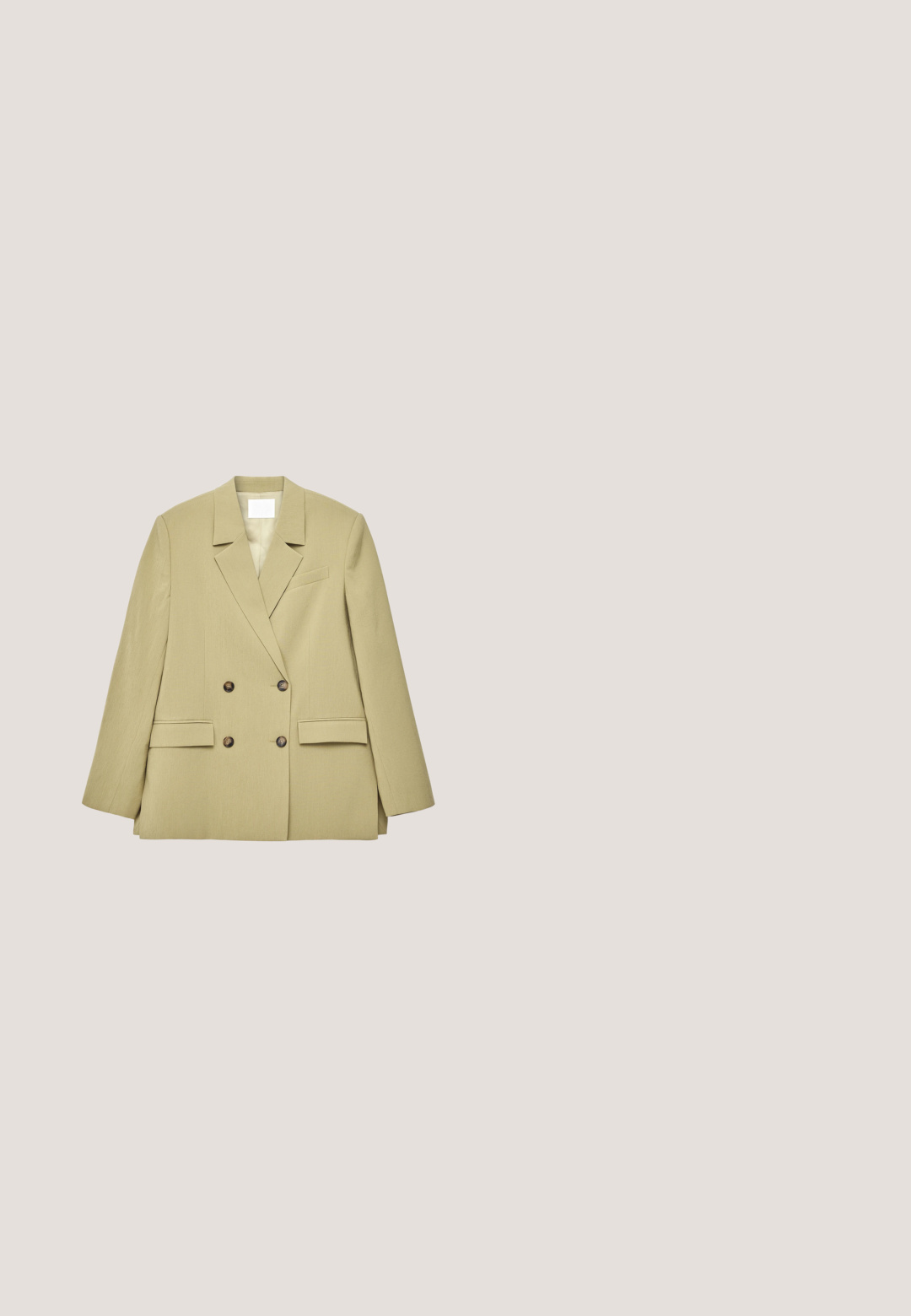 Blazer beige à double boutonnage avec revers crantés, quatre boutons marron, deux poches à rabat et une poche poitrine passepoilée, posé à plat sur fond blanc.; Chemise blanche à manches courtes avec boutons, col, ourlet droit et coupe ample sur un fond clair uni.; Pantalon noir à jambes larges avec taille haute, présentant des plis à l'avant, deux poches latérales et une fermeture par bouton. Texture de tissu lisse.; Chaussures en cuir noir à lacets avec un bout arrondi, semelle plate-forme noire épaisse et texture striée. Comprend des œillets et une languette à l'arrière.; The Bridge UMHÄNGETASCHE LUCREZIA 1920 - Sac bandoulière - black/gold; Collier chaîne cubaine argent brillante avec de gros maillons ovales sur fond blanc.