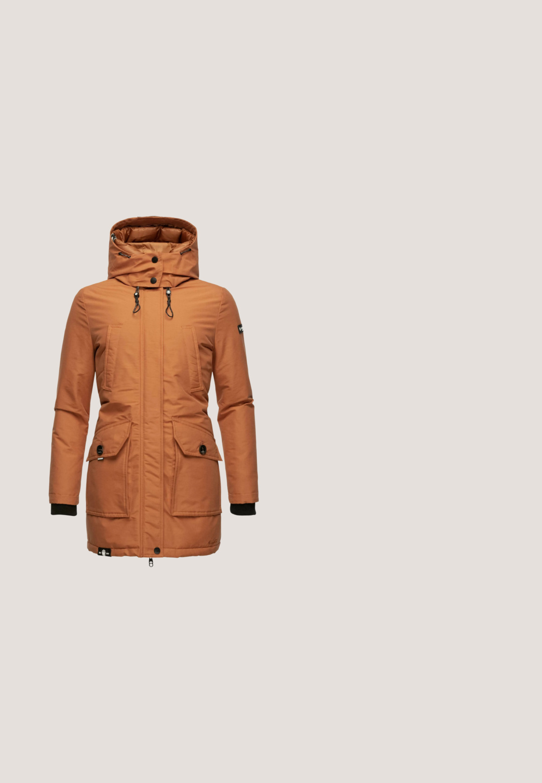 Parka isolante marron avec un col montant doté de cordons de serrage, deux poches avant et des poignets côtelés pour un confort thermique accru.; Pull en col roulé tricoté en doux pêche avec un motif en relief de câble, des manches longues et une étiquette de marque tissée sur l'ourlet.; Jean skinny bleu clair en denim, avec un design classique à cinq poches et une fermeture éclair avec un bouton.; Rieker Bottes de neige - brun; Sac bandoulière en cuir marron avec poches zippées à l'avant, ferrures dorées et bandoulière amovible en tissu à motifs.; Boucles d'oreilles en or rose présentant une forme florale avec un centre ouvert et une petite fleur en accent en haut, finition lisse et style à clip.
