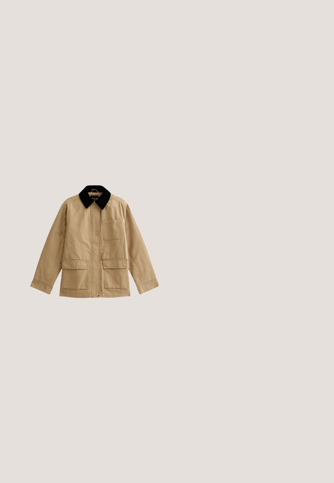 Khaki jas met een zwarte ribfluwelen kraag, volledige rits, twee voorzakken met flap en een enkele bovenzak. Katoenen stof, relaxed fit.; Gebreid vest met een beige lijfje met meerkleurige strepen, een ronde halslijn, knoopsluiting aan de voorkant en een Snoopy-borduursel op de borst.; Lichtroze cropped T-shirt met kleurrijke geborduurde ontwerpen, waaronder een bloem, zon, schelp en abstracte vormen op de voorkant en schouders.; Blauwe denim boyfriend jeans met omslagen, vooraan knoop- en ritsluiting en zichtbare voorzakken.; Roze suède sneaker met witte logostrepen aan de zijkant, een wit hielstuk en een bruine rubberen zool, gezien vanaf de buitenzijde.; Beige draagtas met lange handvatten, versierd met kleurrijke vintage-stijl wapenschilden, bloemen, dieren en rode "Cath Kidston" tekst aan de voorkant.