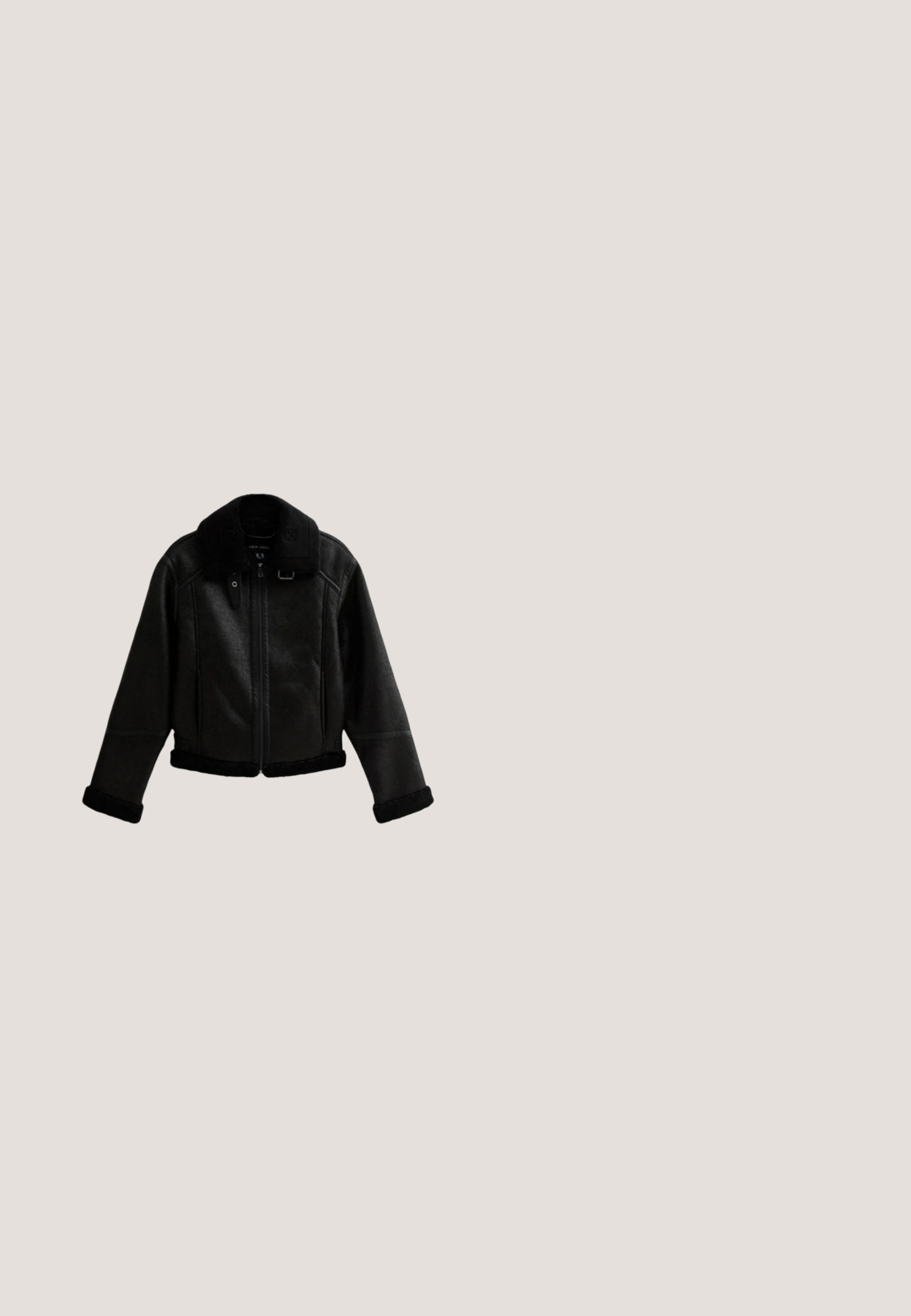 Chaqueta de shearling negra con un cuello alto, cierre de cremallera en el frente y acabados de pelaje suave en los puños y el dobladillo. Textura suave con hombros estructurados.; Camiseta gris de manga larga con cuello redondo, hecha de tejido suave, colocada plana sobre un fondo blanco, mostrando vista frontal y diseño simple.; Vaqueros negros de pierna ancha hechos de denim, con una cintura alta, diseño de cinco bolsillos y un ligero desgaste en la parte delantera.; Botas de cuero negro hasta la rodilla con una textura suave, punta redonda, costuras mínimas y suela de goma plana. Diseño simple y elegante.; Gafas de sol de plástico negro con forma de ojo de gato, lentes oscuros y un acento de logo plateado en la patilla. Acabado liso y brillante.; Bolso de mano de ante negro con asa superior, correa de hombro ajustable y detalle decorativo de cinturón en la parte delantera, sobre un fondo blanco.