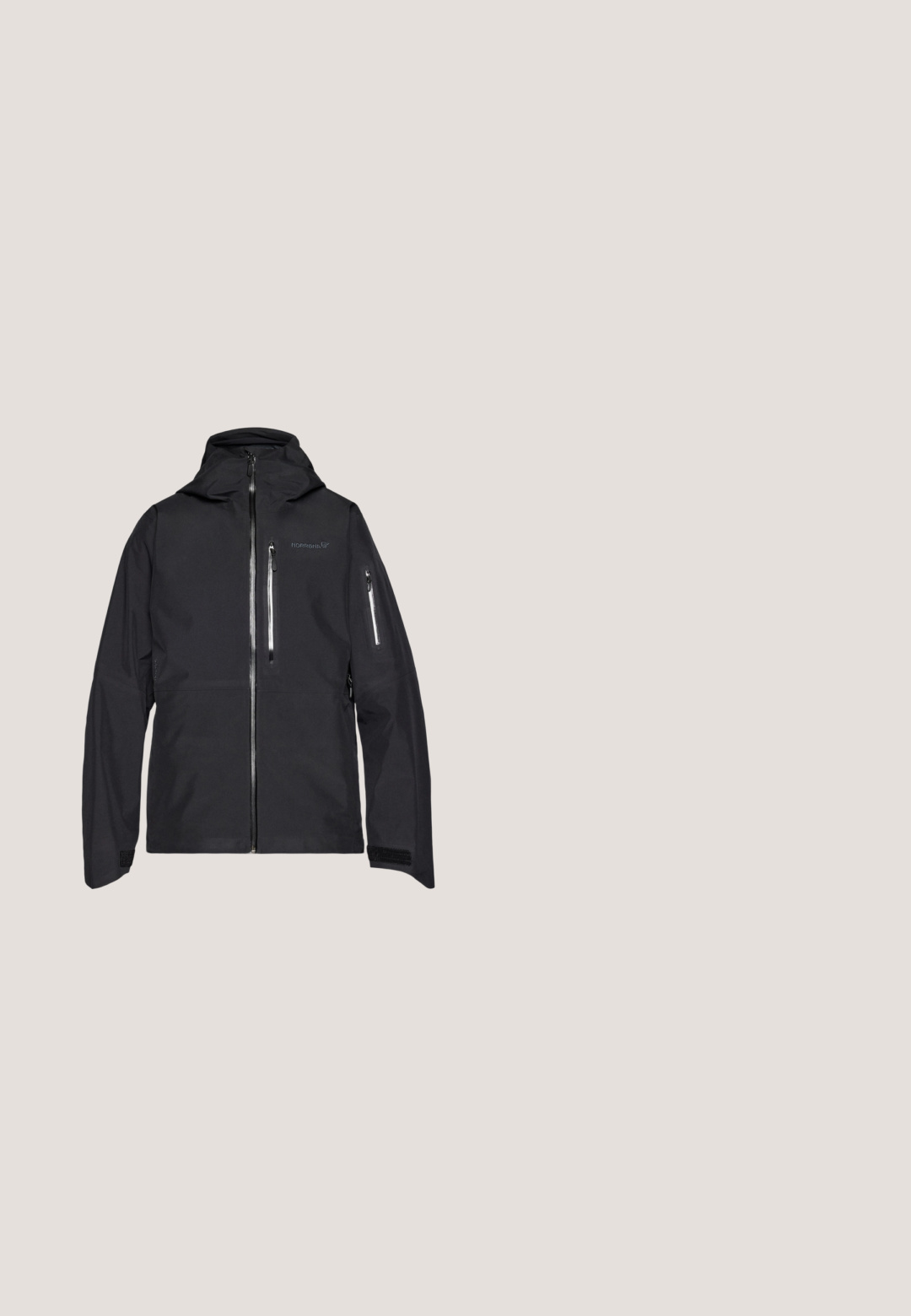 Norrøna LOFOTEN GORE-TEX JACKET - Chaqueta de esquí - caviar; Jersey de manga larga negro de Calvin Klein con cremallera de cuarto y logo blanco impreso en el pecho.; Pantalones cargo negros hechos de tejido tejido. Cuenta con una cinturilla ajustable, bolsillos laterales y dos bolsillos de utilidad con cremalleras.; Zapatos deportivos negros con una suela gruesa, parte superior de malla y sintético, acentos texturizados y marca Vibram en la suela exterior.; Bolso cruzado de tela negra con correa ajustable, solapa frontal y bolsillo con cremallera. Presenta herrajes de marca y una forma rectangular compacta.; Cinturón de tela negra enrollado con una hebilla rectangular mate en negro que presenta un logo sutilmente en relieve sobre un fondo claro y liso.