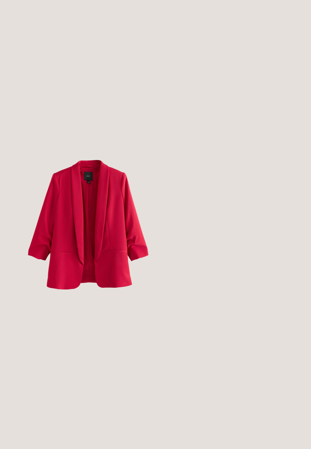 Klar rød dameblazer med lange ærmer, sjalskrave, åben front og to forlommer, vist på hvid baggrund.; Rød og hvid stribet off-the-shoulder bodycon kjole med en tætsiddende form og ribbet tekstur. Har vandrette striber hele vejen igennem.; Mørkerød slingback højhælet sko med spids snude, hvilende på en blank, metallisk sølv polstret overflade.; Røde gennemskinnelige solbriller med gradientlinser, oval form og tynde arme. Har en lille logo-detalje på siden.; Rød syntetisk læder skuldertaske med en buet form, slank rem og lynlås lukning. Glat tekstur med synlige syninger.; Par lyse røde tofs øreringe lavet af snoede tråde, vist på en ensartet lys grå baggrund.