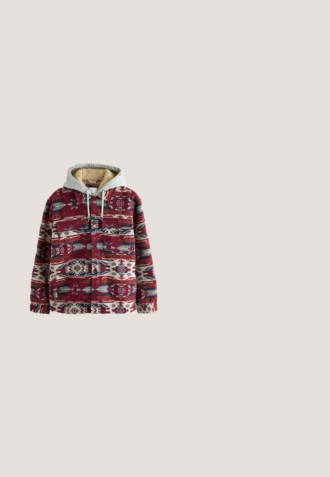 Rød og creme ternet jakke med grå hætte, der har en fleeceforet krave og knaplukning. Mønstrene inkluderer geometriske designs og accenter.; Mørk marineblå strikket langærmet polo shirt med ribbet tekstur og en kort sølv lynlås ved kraven.; Clean Cut Copenhagen STABLE - T-shirts basic - navy; Blå denimjeans med præget paisleymønster, klassisk fem-lomme stil, knaplukning og straight ben.; Grå ruskinds ankelstøvler med rund tå, minimal syning og tofarvet gummisål. Udstyret med central snørring og en pull-tab ved hælen.; Navyblåt rektangulært toilettaske med brune lærekantdetaljer, sidelomme og lynlåslukning. Lille lædermærke syet på forsiden.