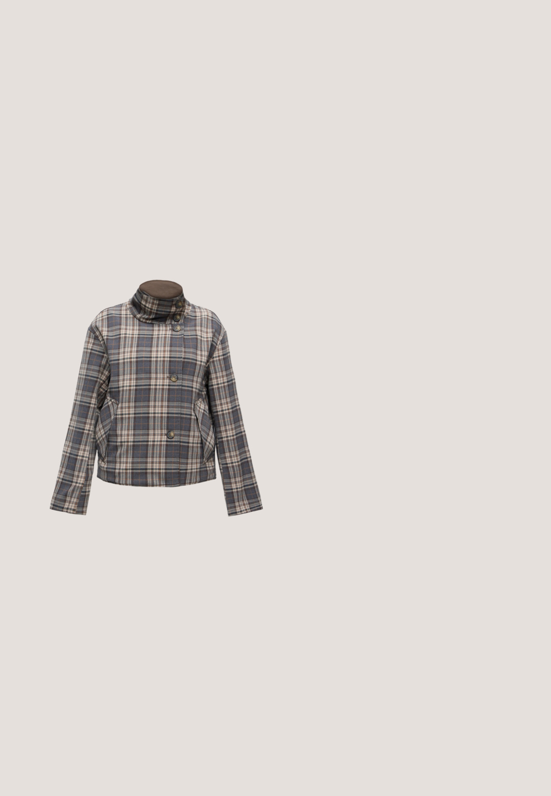 Grå og beige ternet jakke med høj krave og fire knapper, lange ærmer og skrå forlommer mod en ensfarvet baggrund.; Brun dames poloshirt med lange ærmer, krave og fem knapper foran, lavet af fint strikket stof.; Mørkebrune bukser med vide ben, høj talje, læg foran, bæltestropper og to dekorative knapper i linningen, vist på en ensfarvet baggrund.; Sort læder ankelstøvle med spids tå, blokhæl og glat tekstur, placeret over en overflade af træ og grus.; Brun læder crossbody taske med klaplukning og præget dekorativt logo foran, vist mod en hvid baggrund.; Øreringe i guldfarve med flettede hjerteformer, glatte teksturer og minimale detaljer. Lille, delikat design, velegnet til daglig brug.
