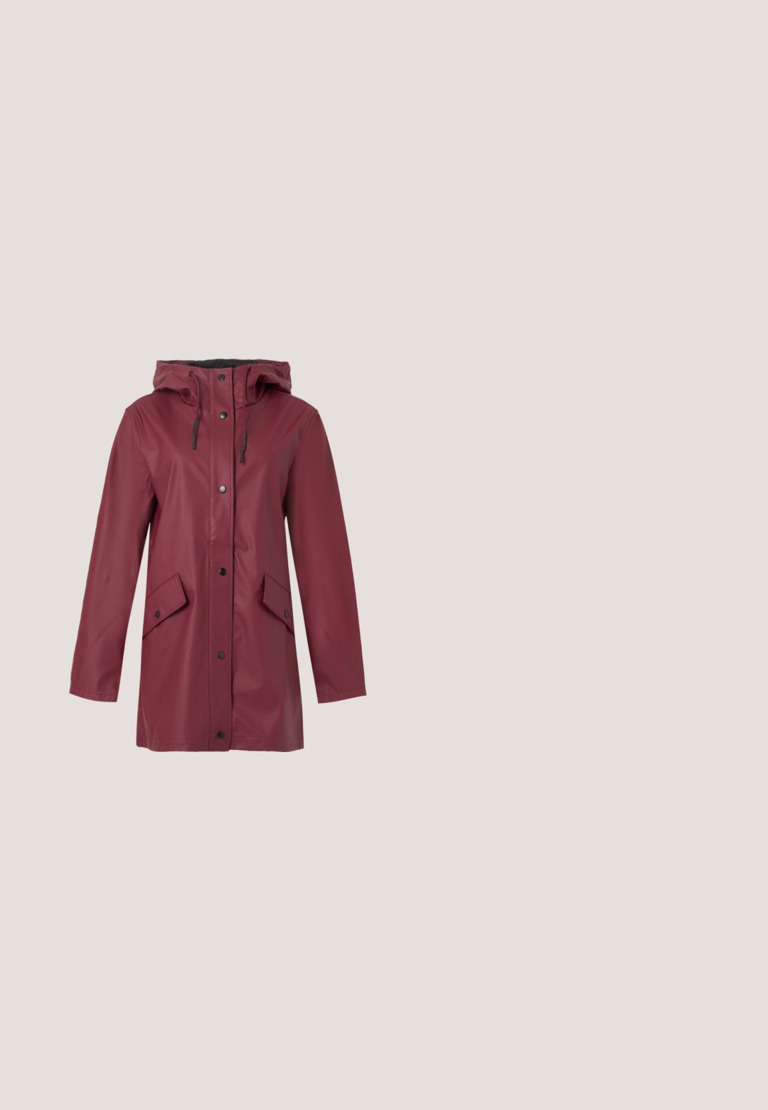 Gabardina larga burdeos con capucha, botones a presión delanteros, cordones ajustables y dos bolsillos frontales con solapa y cierre de presión.; Polo negro de manga corta con textura acanalada, que presenta un cierre frontal con cremallera y un cuello puntiagudo. Diseño simple con acentos mínimos.; Pantalones vaqueros azul claro con perneras rectas, cintura elástica, bolsillos aplicados delanteros y cordón blanco para atar.; Zapatilla blanca con plataforma, dos tiras de Velcro y tachuelas plateadas en el talón, vista lateral sobre un fondo liso.; Mujer con cabello largo y oscuro vestida con un traje negro, llevando un bolso de cuero negro al hombro, mirando por encima de su hombro contra un fondo blanco.; Par de pendientes de aro con acabado dorado brillante sobre fondo blanco liso, con diseño entrelazado y torsionado.