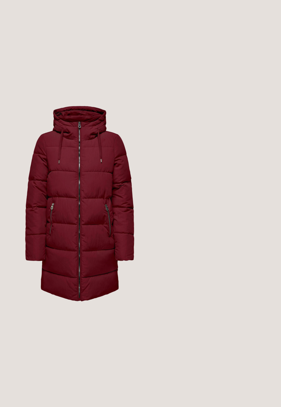 Chaqueta de plumas burdeos con cierre de cremallera, capucha ajustable con cordón y dos bolsillos laterales. Tejido texturizado con patrón acolchado.; Sudadera granate con cuello redondo acanalado, hombros caídos y mangas largas. Presenta la inscripción "GIRLS CLUB" y estrellas en estampado de color crema.; Vaqueros de mezclilla azul oscuro con un ajuste clásico skinny. Incluyen cinco bolsillos, cremallera y un sutil efecto de desgaste para dar textura.; Zapatilla chunky en blanco y burdeos con suela de plataforma, paneles de ante y cuero, cordones con estampado y detalles de marca en el lateral y la suela.; Mujer con blusa de estampado en blanco y negro sosteniendo un bolso de hombro rojo brillante sobre un fondo liso.; Even&Odd Pendientes - red