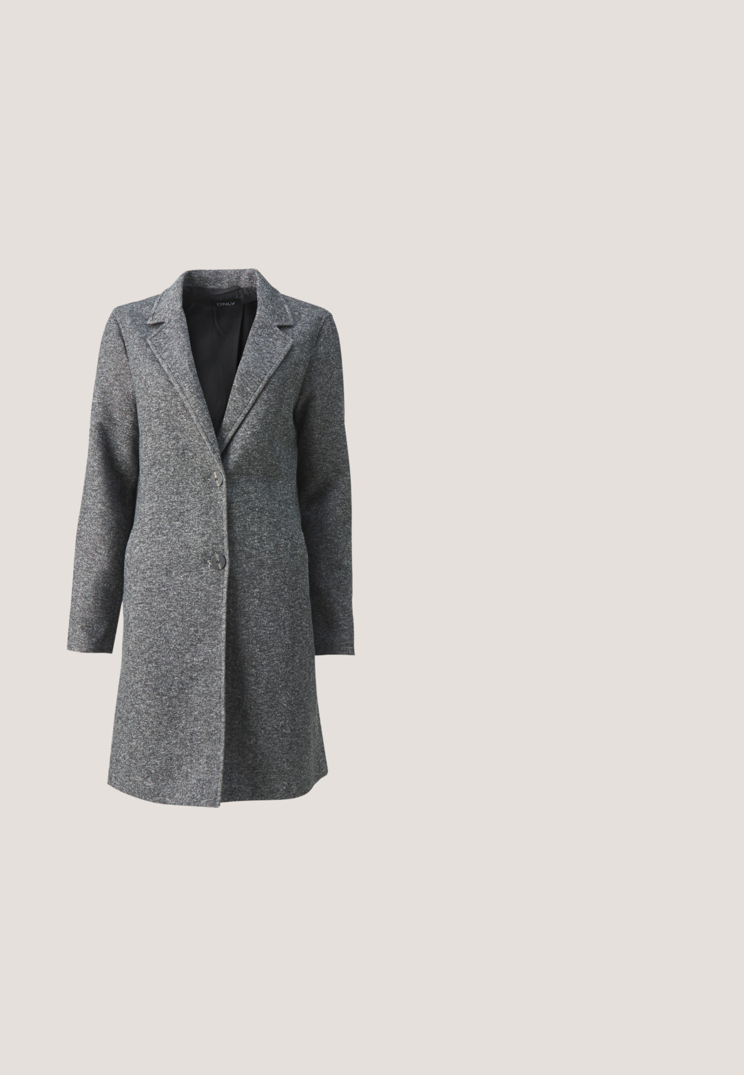 ONLY ONLSEDONA - Lühike jakk - dark grey melange; Kootud salli-sweater heleses pruunis, millel on kõrge kaelus, pompoossed pikad varrukad ning ribadega ääred ja hem. Pehme, tekstureeritud kangas.; Laienev tumedatest sinistest kootud püksid, millel on kõrge vöökoht, viis taskut ja nööp sulgemine, pehme tekstuur ja ribakujuline pind.; Mustaline musta naha kleitking, millel on ümar varvas, külgmine rihm ja tekstureeritud pinnakate, asetatud lihtsa valge taustaga.; Must nahast käekott krokodillinaha tekstuuriga, ristkülikukujuline, kumer klapp ja lühike ülaosa käepide.; Hõbedased metallist rõngakõrvarõngad tekstureeritud kujundusega, millel on väike kinnituskate ja bränding ühel rõngal. Ümar kuju ja poleeritud viimistlus.