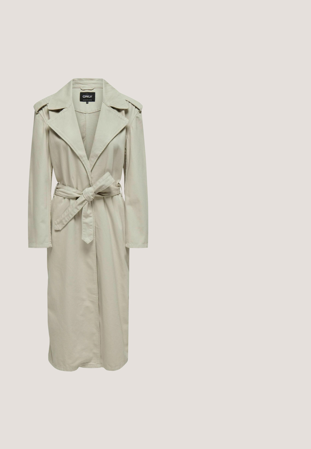 Hellbeige Trenchcoat mit breitem Revers, langen Ärmeln, tailliertem Gürtel und Seitentaschen. Gefertigt aus glattem Stoff mit geradem Schnitt.; Hellbeige Strickjacke aus strukturiertem Stoff mit rundem Halsausschnitt, sieben großen Knöpfen und zwei vorderen Taschen.; Weißes ärmelloses Tanktop aus glattem Stoff, mit V-Ausschnitt und Spitze an den Schultern für zusätzliche Details.; Beige weite Hose mit hoher Taille, vorderen Falten und zwei schwarzen Knöpfen am Bund.; Dunkelbrauner und weißer Freizeitschuh mit Gummisohle und braunen Schnürsenkeln, seitlich auf weißem Hintergrund gezeigt.; Cremfarbener Lederbeutel mit geschwungenem Design, ausgestattet mit silbernem Zubehör, einem Reißverschlussverschluss und dekorativen Riemen mit Ringen.