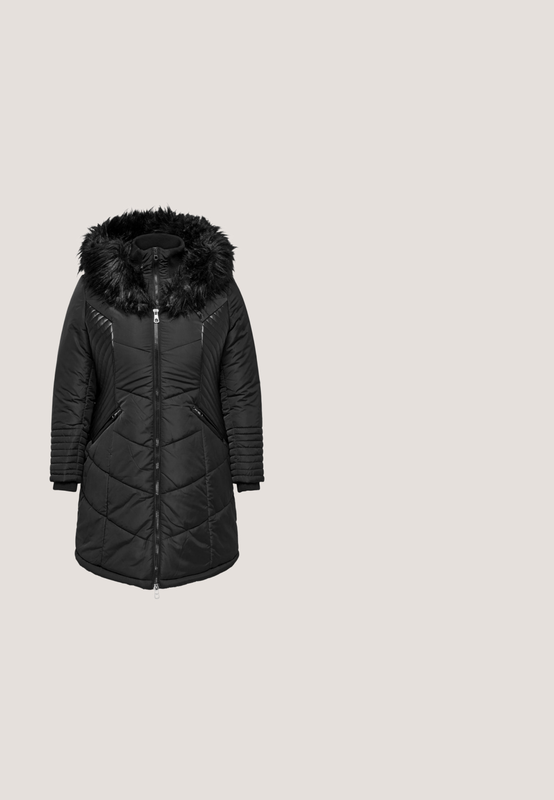 Sort polstret jakke med hætte i faux fur-trim, quiltet design, lynlås lukning og to frontlommer. Teksturerede ærmer med ribstrikkede manchetter.; Sort pullover sweater med ribbet tekstur, bred halsudskæring og lange, let puffede ærmer. Fremstillet af blødt, strækbart stof.; Mørkeblå denim skinny jeans med fem-lomme design, der har en knaplukning og sømadresser på sømmene. Glat tekstur, tætsiddende stil.; Sorte læder ankelstøvle med spids tå, elastiske sidepaneler og en blokhæl. Glat tekstur med en blank overflade.; Sort tote taske lavet af tekstureret materiale med detaljer i guld, to lange håndtag og en rektangulær form.; Øreringe i guldfarvet tone med tekstureret design og en klynge af små klare krystaller nær låsen på en hvid baggrund.