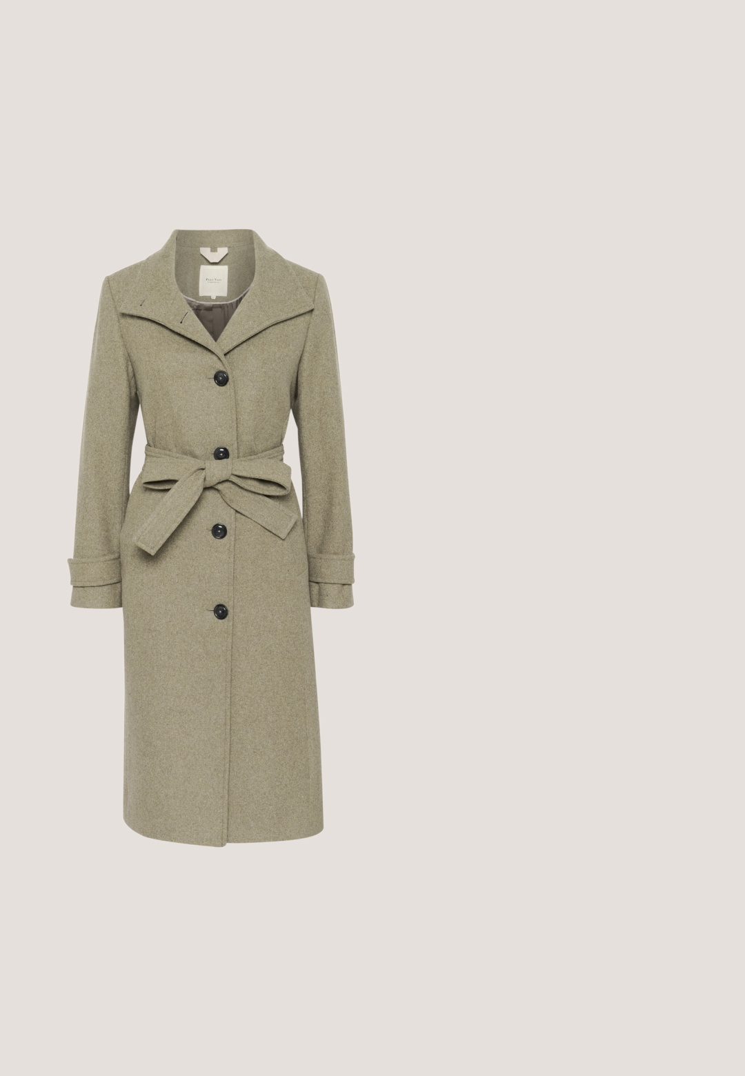 Olijfgroene wollen jas met een op maat gemaakt ontwerp, geknopt kraag, ceintuur in de taille en zwarte knopen. Heeft mouwen met omslag en een gladde textuur.; Groene gebreide cardigan met een V-hals, lange mouwen en een enkele ronde knoopsluiting. Zachte textuur met een ontspannen pasvorm.; Effen lichtgrijs T-shirt met korte mouwen, losse pasvorm, ronde hals en zonder zichtbare logo’s of ontwerpen, getoond op een witte achtergrond.; Grijze wijde broek gemaakt van een gestructureerde stof, met een voorplooidetail, riemlussen en een schone tailleband zonder zichtbare hardware.; Beige leren enkelboot met een pointed toe en een conische hak. Gladde textuur met minimale stiknaden en een slanke silhouet.; Lichtgroene rechthoekige pouch met een centrale naad, een gouden "BIMBA Y LOLA" logo en een donkerblauwe ritssluiting met rode en witte accenten.