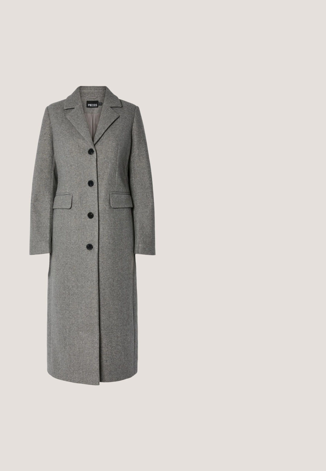 Lang grå uldfrakke med sorte knapper, hakket krave, to forlommer med klap og lange ærmer.; Mørkegrå langærmet V-hals sweater lavet af et glat strikmateriale. Har en afslappet pasform og minimale syninger.; Lyseblå og hvidstribet bluse med knaplukning foran, krave og puffede ærmer. Har sammensyning og roseguld knapper.; Blå denim flared jeans med høj talje, der har fem lommer og knaplukning. Stofmet har en let falmet finish.; Ben iført hvide sokker og beige ruskindssneakers med lyserøde og beige snørebånd, stående på trægulv mod hvid vægpanel.; Sort struktureret håndtaske med vertikal ribbet tekstur, to håndtag, aftagelig skulderrem og lynlås lukning mod en ensfarvet baggrund.