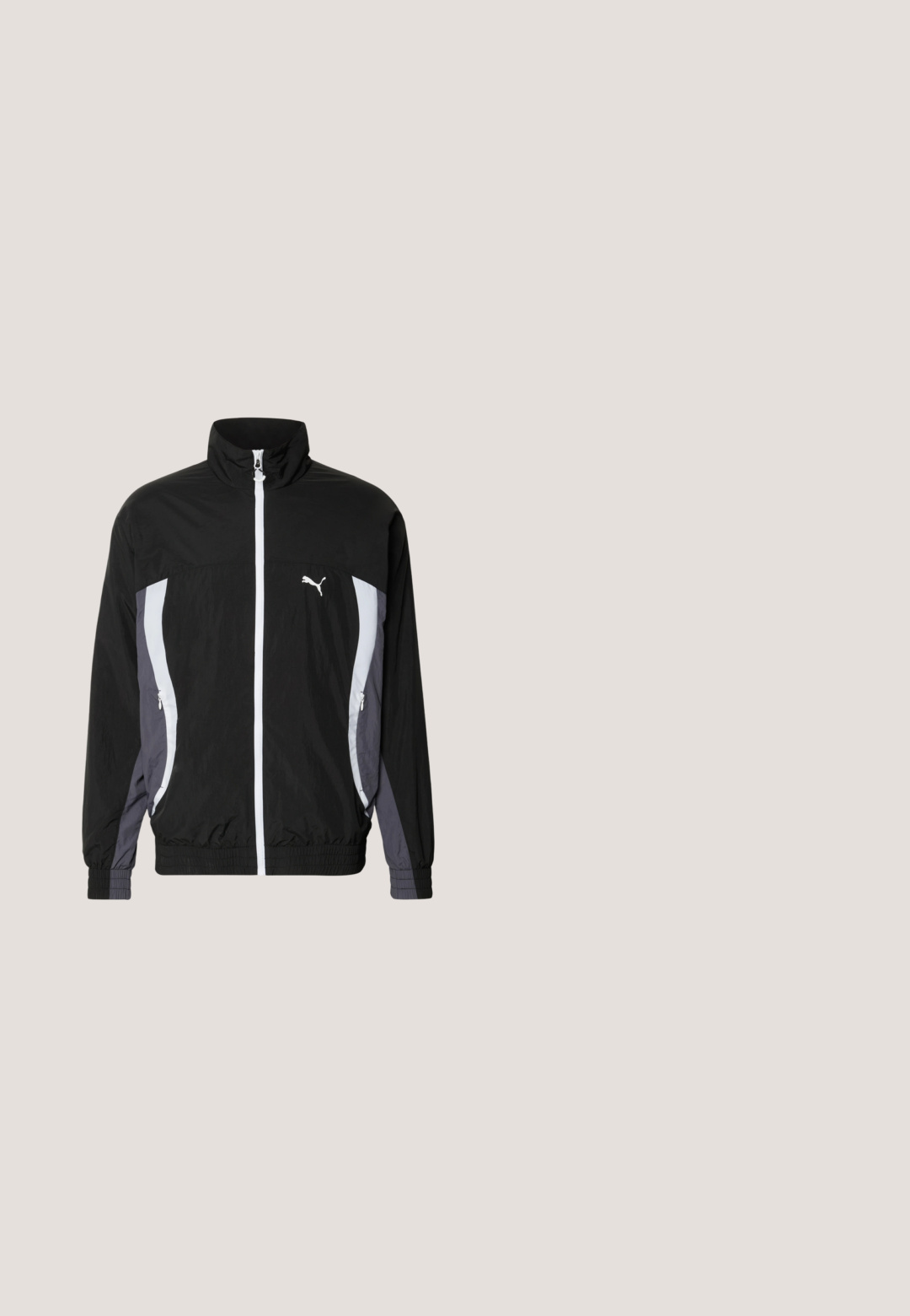 Puma CELLERATOR TRACK JACKET - Letná bunda - black galactic gray; Čierna mikina s kapucňou a prednou kapsou, s farebným symbolom pokoja a textom na ľavej oblasti hrudníka. Mäkká tkanina.; Čierne bavlnené tričko s veľkým červeným logom Formula 1 na prednej strane. Okrúhly výstrih a krátke rukávy, hladká textúra.; Čierne pruhované kraťasy so strihom do rovna, s gombíkovým zapínaním a bočnými vreckami, vyrobené z texturovanej bavlnenej zmesi.; DC Shoes PEARY - Členkové šnurovacie čižmy - bb black black; Čierne slnečné okuliare s obdĺžnikovým tvarom, tmavými sklami, lesklými plastovými rámami a kovovými akcentmi na straniciach.