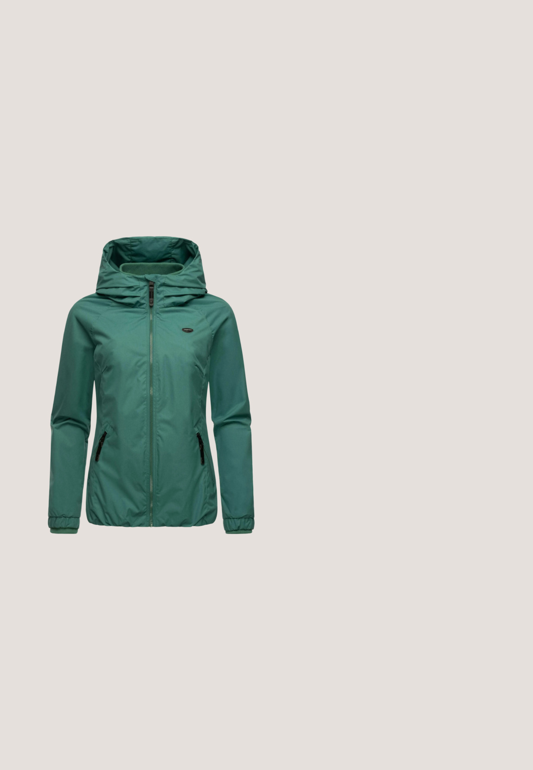 Groene capuchonjack gemaakt van gladde stof. Beschikt over een voorkeursrits, twee zijzakken met ritsen en elastische manchetten. Minimalistisch ontwerp.; Mintgroene trui van zacht gebreid materiaal. Voorzien van een ronde hals, lange mouwen en geribbelde boorden en zoom. Eenvoudige, gladde textuur.; Lichtgroen kortemouwen top met een losse pasvorm, textuurstof met een subtiel patroon en een brede, ronde halslijn.; Olijfgroene wijde cropped broek met hoge taille en omgeslagen zomen, gemaakt van zachte, gladde stof.; Lage waterdichte sneaker in beige en lichtbruin met zwarte veters en een gevoerde witte zool, zijkant met logo-accent.; Kleine olijfgroene leren crossbodytas met voorvak en verstelbare riem, merknaam gegraveerd aan de voorkant.