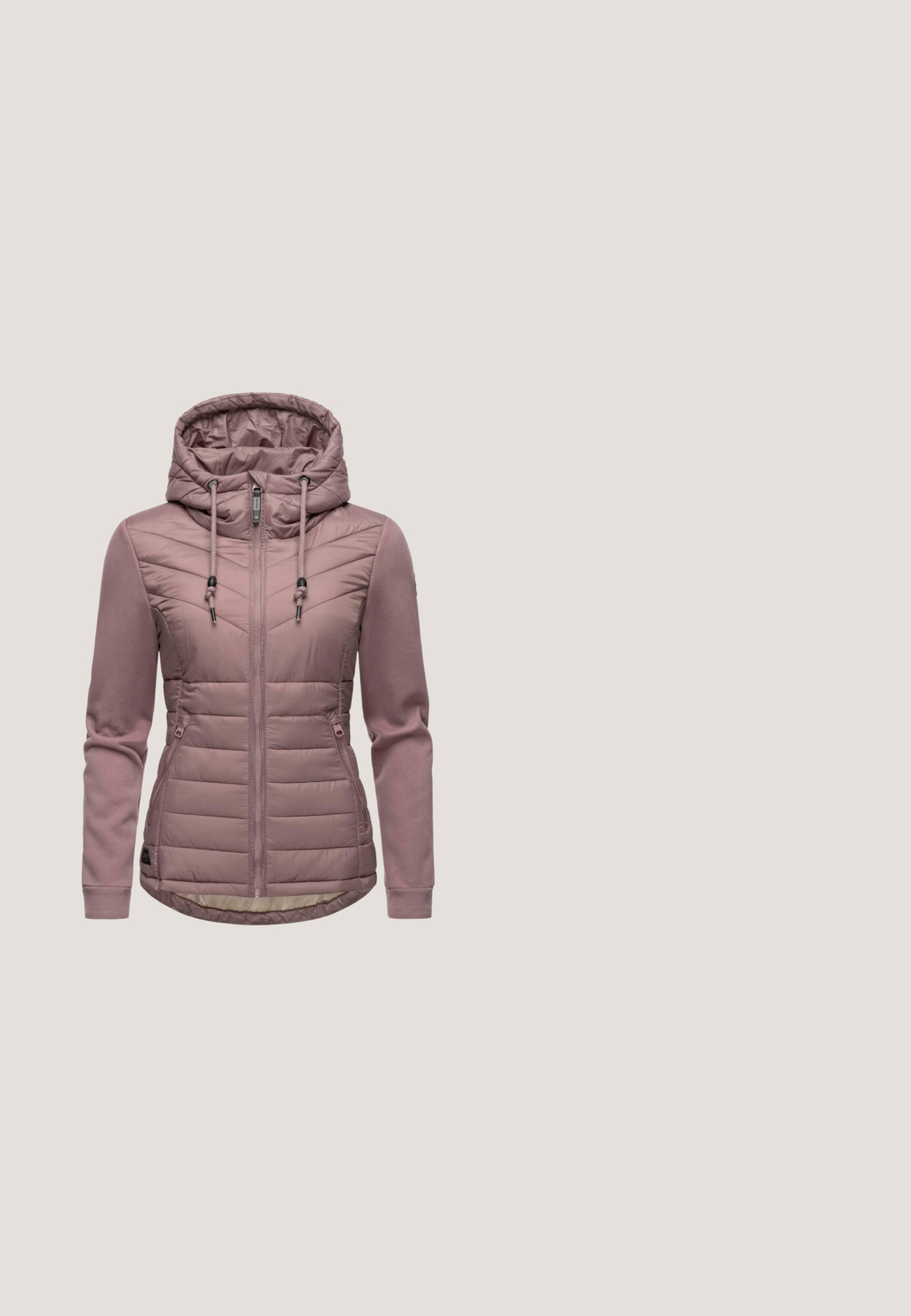 Hoodie in zartem Rosa, mit einer gesteppten Vorderseite, glatten Ärmeln, durchgehendem Reißverschluss und Kordelzügen. Zwei Seitentaschen und ein geschwungener Saum.; Fuchsia Cardigan mit V-Ausschnitt, langen Ärmeln und geripptem Saum. Verfügt über sechs Knöpfe auf der Vorderseite und ein strukturiertes Strickmuster.; Langärmliges, strukturiertes Hemd in Mauve mit rundem Ausschnitt, geradem Schnitt und Etikett am hinteren Kragen, auf weißem Hintergrund dargestellt.; Rosa Baumwollmischungshose mit geradem Bein, fünf Taschen und diagonalen Nahtdetails an den Knien für zusätzlichen Textur.; Niedriger Sneaker mit rosa und beigem Schlangenledermuster, rosa Schnürsenkeln und dicker weißer Gummisohle vor weißem Hintergrund.; Hellrosa Handtasche mit zwei vorderen Reißverschlusstaschen, dunklen Griffen und einem abnehmbaren schwarzen Schulterriemen vorne platziert.