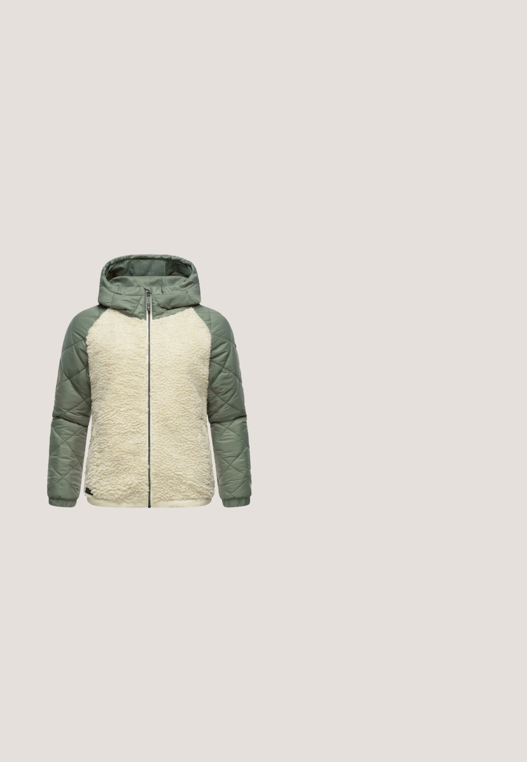 Helle olivgrüne Kapuzenjacke mit einem gesteppten Design. Die Vorderseite besteht aus weißem, flauschigem Fleece-Material. Mit Reißverschluss und elastischen Bündchen.; Schwarzer Fleece-Pullover mit einem Reißverschlusskragen, weicher, strukturierter Oberfläche und bequemer Passform. Verfügt über eine Naht entlang des Saums und der Bündchen.; Helles beiges Langarmshirt mit rundem Ausschnitt und abgerundetem Saum. Hergestellt aus weichem, glattem Stoff mit minimalen Nähten und ohne Muster.; Hellbraune Cargo-Hose mit elastischem Bund, ausgestattet mit zwei Seitentaschen und einem glatten, leichten Stoff für optimalen Komfort.; Tamaris Snowboot/Winterstiefel - black; Schwarze Stofftasche mit doppelten Obergriffen, abnehmbarem Schultergurt, Reißverschluss und einer dekorativen Kette mit einem runden Anhänger. Texturierte Oberfläche.