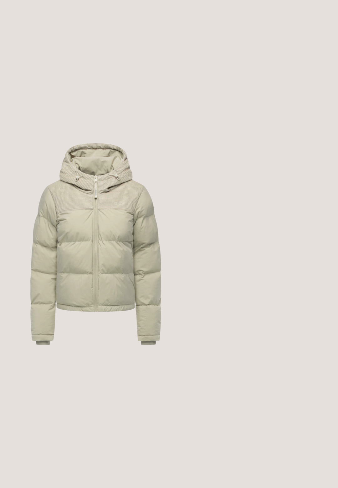 Beige Steppjacke mit Kapuze, strukturierter obere Bereich, Reißverschluss, gerippte Bündchen und gesteppte Polsterung für Wärme und Komfort.; Lässig geschnittene, dunkelgraue Strickjacke mit V-Ausschnitt, langen Ärmeln und offenem Design; aus leichtem, strukturiertem Stoff gefertigt.; Langärmliges Oberteil in Hellgrün, aus weichem Stoff. Enganliegende Passform mit Rundhalsausschnitt und nahtlosen Bündchen. Minimalistischer Stil ohne Muster.; Cargo-Hosen aus dunkelgrauem Baumwollstoff mit geradem Schnitt. Mit zwei Seitentaschen und einem Knopfverschluss. Robuster Stoff mit leichter Struktur.; Tamaris ELEGANTE  - Plateaustiefelette - olive; Olivgrüne Umhängetasche mit geschwungener Form, glatter Textur, verstellbarem Riemen und einem vorderen Logo-Patch; schließt mit einem Reißverschluss.