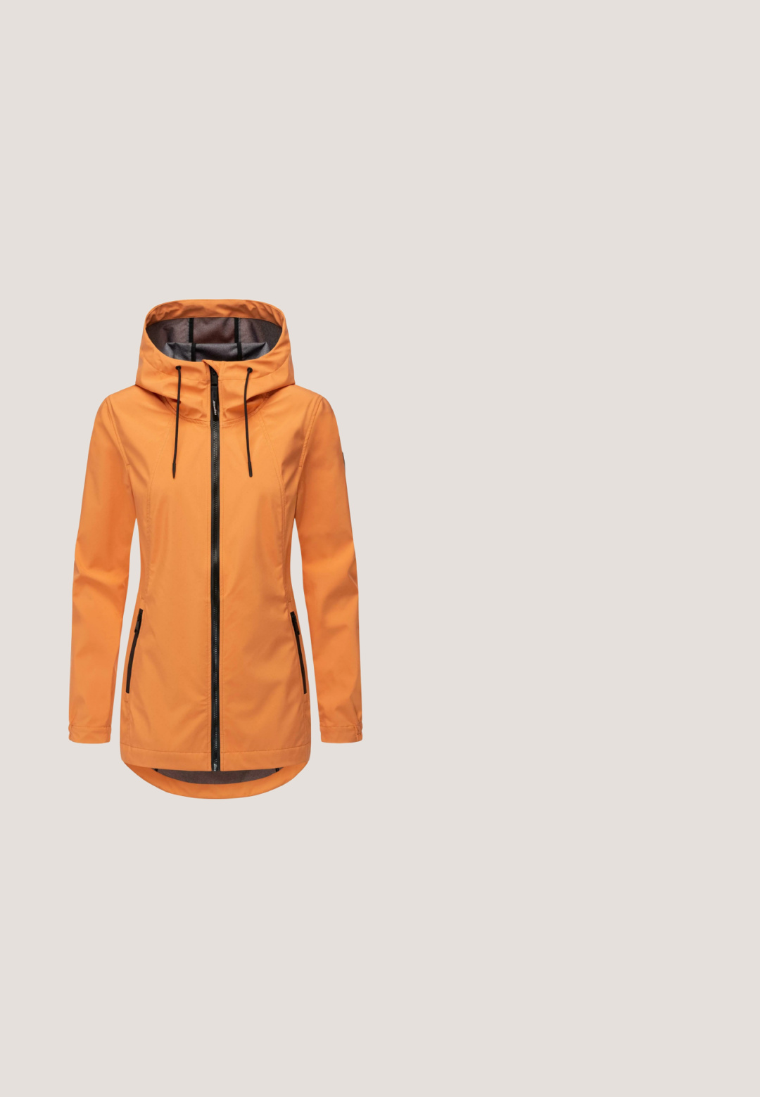 Oranje waterdichte jas met een capuchon, ritsluiting en twee zijzakken. Gladde textuur en verstelbare koordjes bij de capuchon.; Beige hoodie met levendige rode, oranje en crème abstracte boompatronen, met trekkoorden en geribde manchetten en zoom.; T-shirt met korte mouwen in fel oranje katoen, met omgeslagen manchetten, een ronde hals en een comfortabele pasvorm. Minimalistisch ontwerp zonder patronen.; Roestkleurige tapse broek met elastieken tailleband, verstelbaar trekkoord en elastische boorden. Glad textuur zonder zichtbare patronen.; Oranje leren schoen met gaasaccenten, ronde neus, zwarte rubberen buitenzool en contrasterende oranje veters. Heeft een gevoerde kraag en tong.; Oranje rechthoekige crossbodytas met een gestructureerde stof, voorvak met ritssluiting, geborduurd "GMV"-logo en verstelbare gevlochten schouderriem.