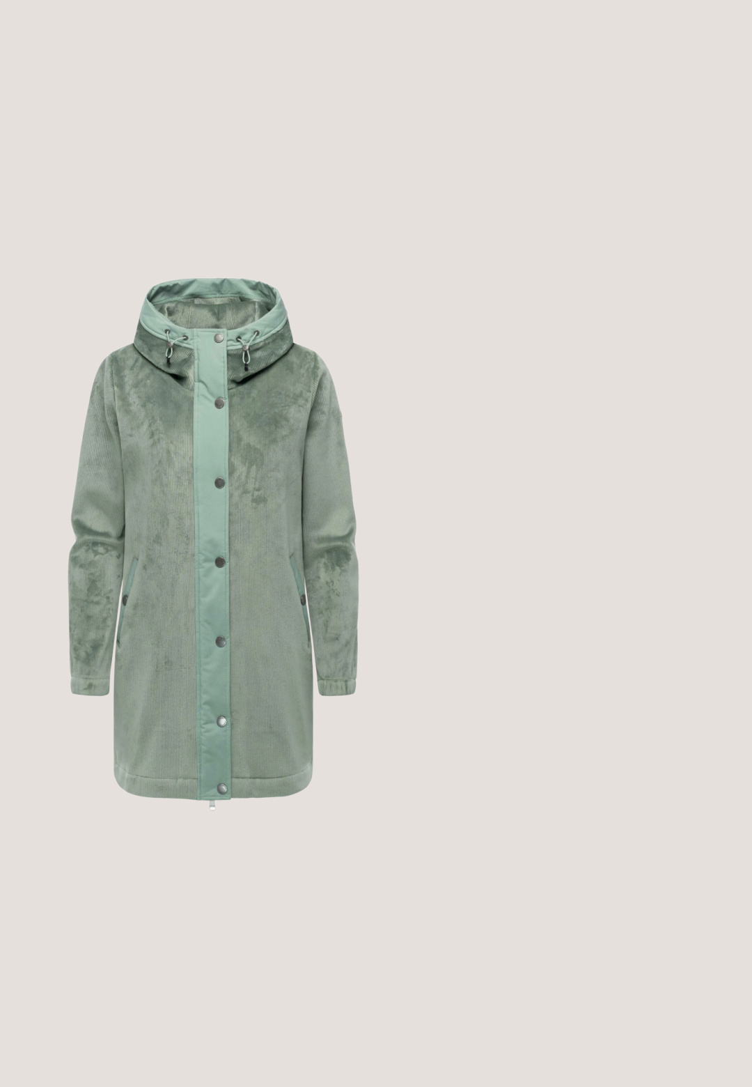 Hellgrüne Cordjacke mit einer glatten Kapuze, Druckknöpfen, Fronttaschen und einem kontrastierenden Reißverschluss-Panel. Verfügt über einen strukturierten Stoff und verstellbare Kordelzüge.; Hellblaue, gerippte Langarmbluse mit rundem Halsausschnitt. Verfügt über eine lockere Passform und leicht fallende Schultern. Weiche Textur.; Hellblaue, hoch taillierte Jeans mit geradem Bein, vorne mit Knopf- und Reißverschluss, vorderen Taschen und dezenten ausgewaschenen Details.; Bunt gemusterter Sneaker aus einer Kombination von Leder und Wildleder. Die Farben umfassen Weiß, Grün, Pink und Grau mit einer strukturierten Sohle.; Hellgrüne, halbmondförmige Umhängetasche mit verstellbarem Riemen und dezent geprägtem Logo auf glatter Stoffoberfläche.; Silberne Ohrstecker mit einem klaren, runden Zirkonia-Stein in einer glatten, runden Einfassung mit einfachem Steg und Verschluss.